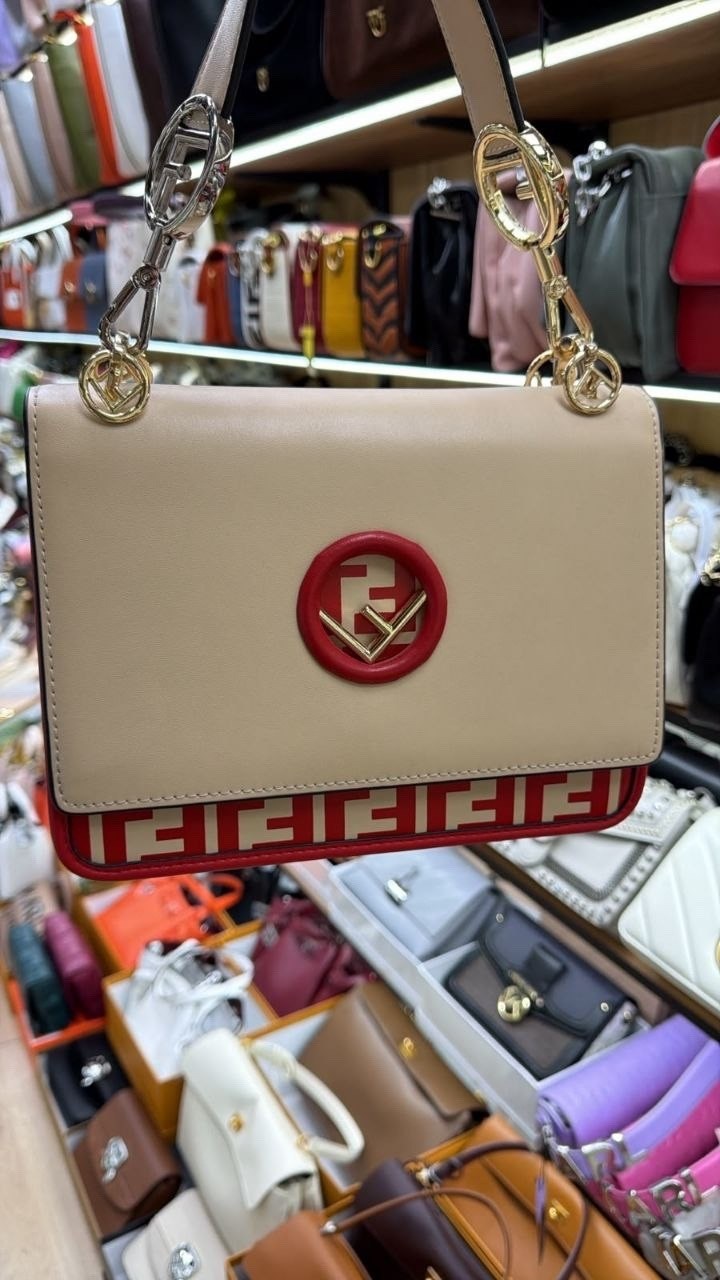 fendi сумка,fendi сумка на плечо,сумка фенди,женская сумка fendi,сумка