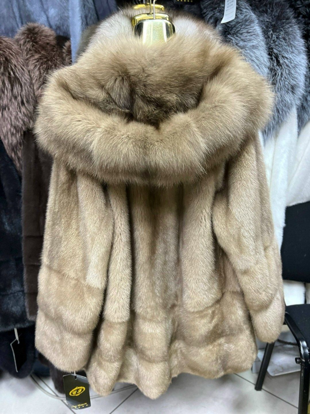 норковая шуба с капюшоном,норковая шуба,шуба,шуба из норки,мех шубы коричневый
