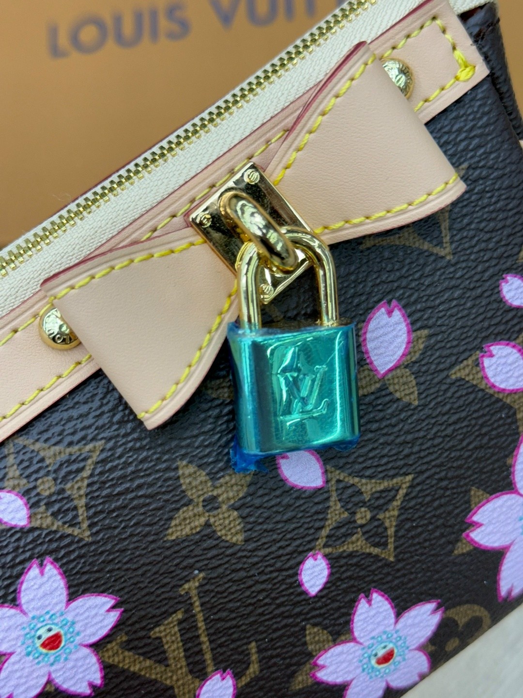сумка louis vuitton,женская сумка louis vuitton,louis vuitton сумка на плечо,сумочка черно-коричневая louis vuitton,сумка через плечо от louis vuitton