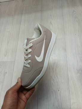 Кроссовки