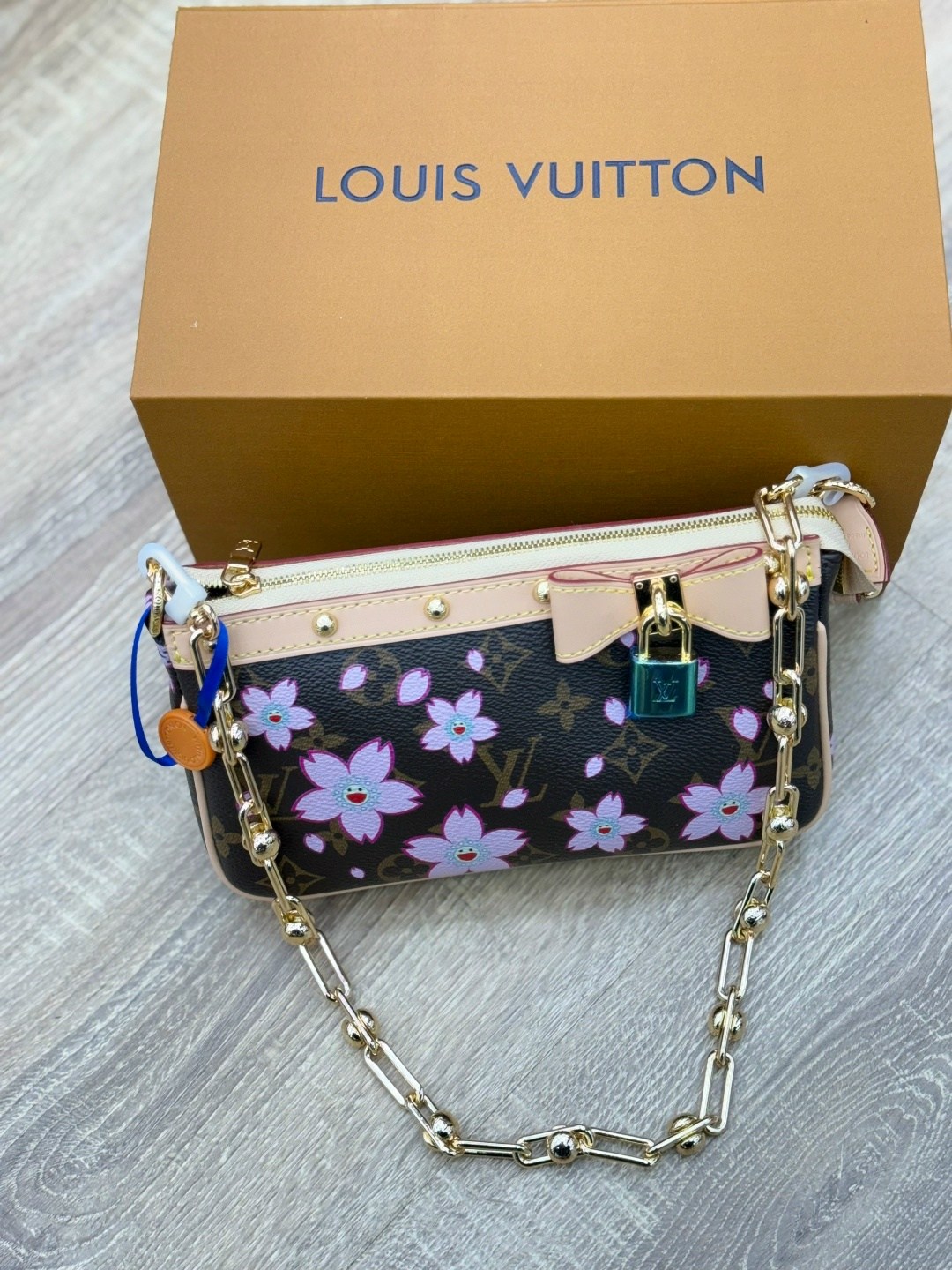 сумка louis vuitton,женская сумка louis vuitton,louis vuitton сумка на плечо,сумочка черно-коричневая louis vuitton,сумка через плечо от louis vuitton