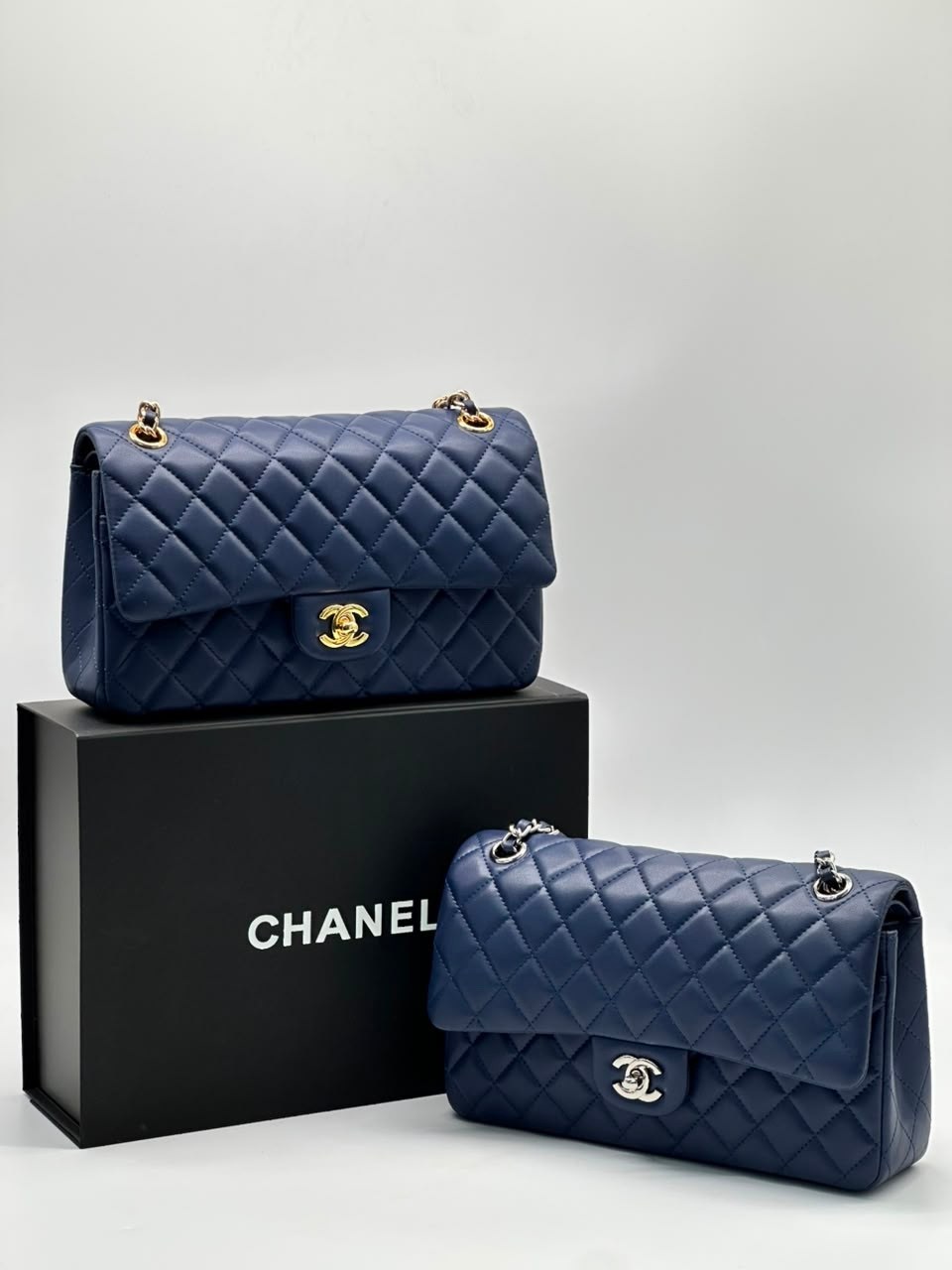 сумка chanel,женская сумка chanel,chanel classic flap bag,синяя сумка chanel 2.55 шанель клатч на ремне кожа,синяя сумка chanel 2.55