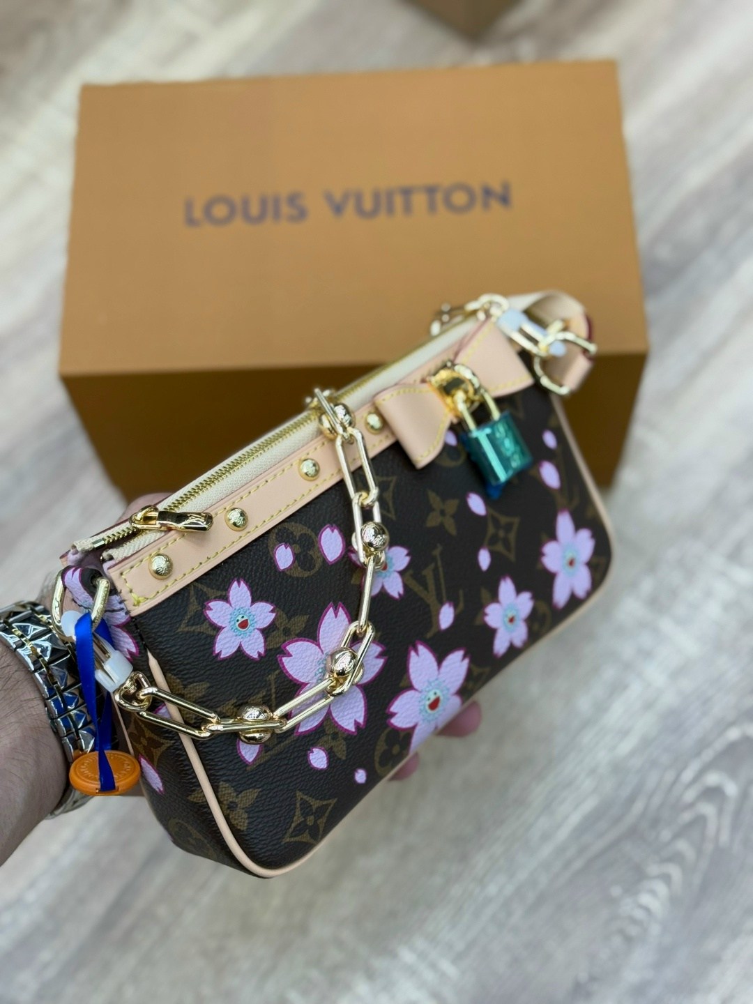 сумка louis vuitton,женская сумка louis vuitton,louis vuitton сумка на плечо,сумочка черно-коричневая louis vuitton,сумка через плечо от louis vuitton