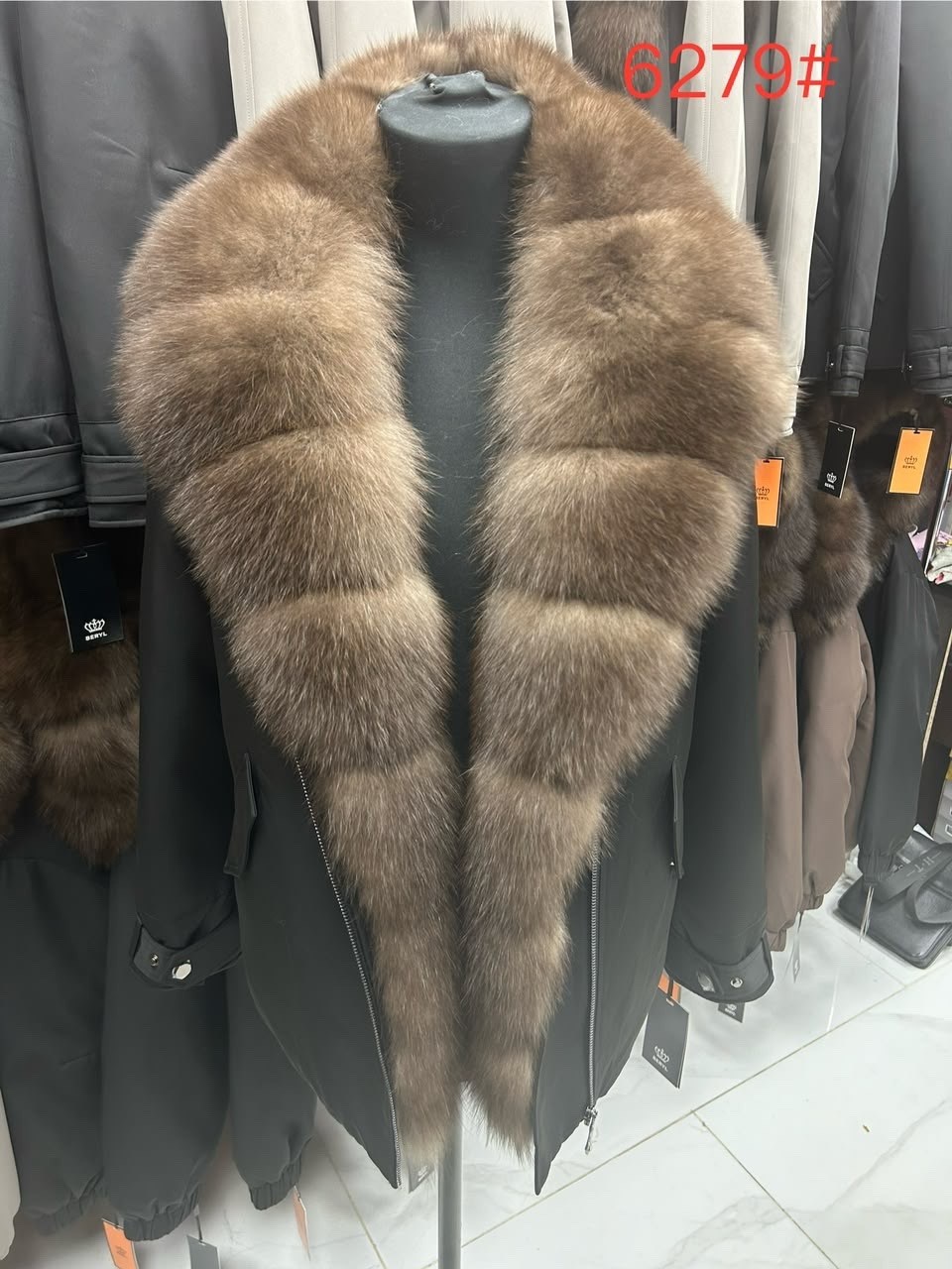 парка с натуральным мехом,парка с мехом,парка женская с натуральным мехом песец,парки с песцом,меховая парка