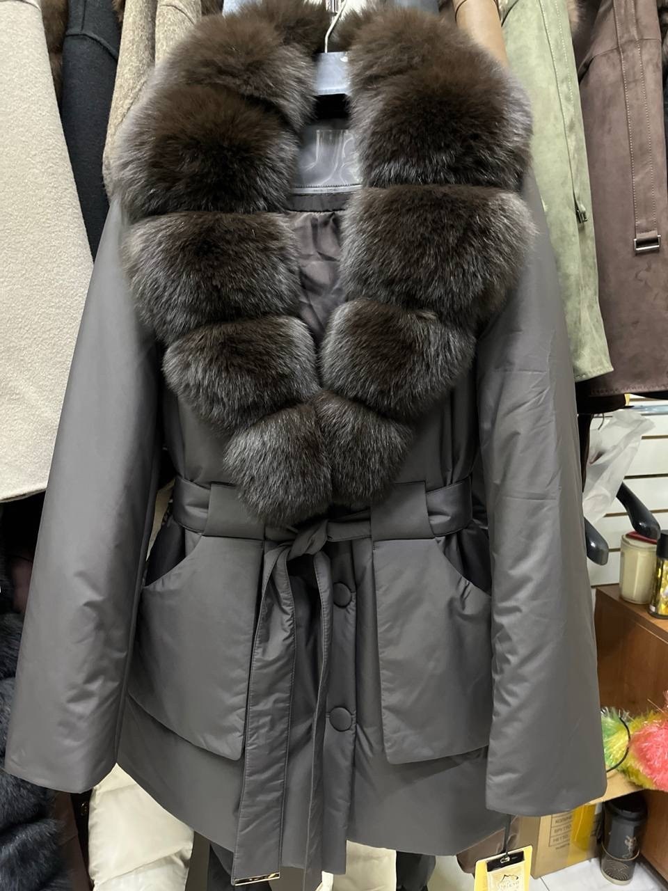 мех песец,пуховик с мехом,куртка с мехом,стильные пуховики с мехом,тренч с натуральным мехом