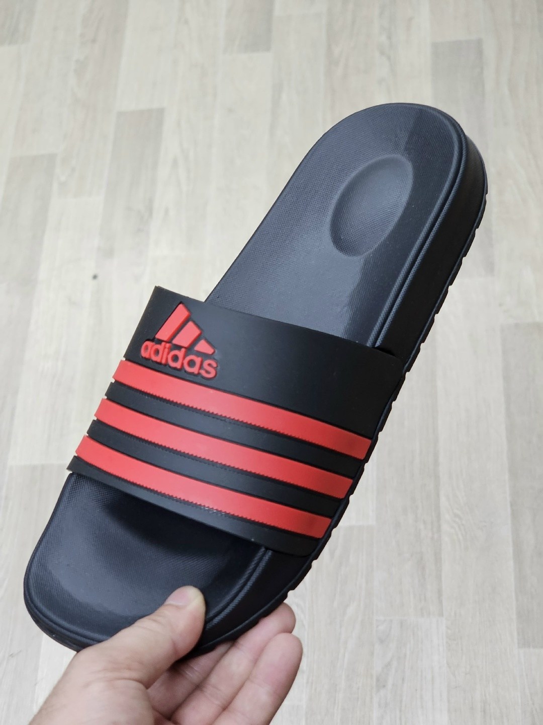 шлепки адидас,тапочки адидас черные,adidas шлепки 2026,шлепанцы adidas,тапки адидас