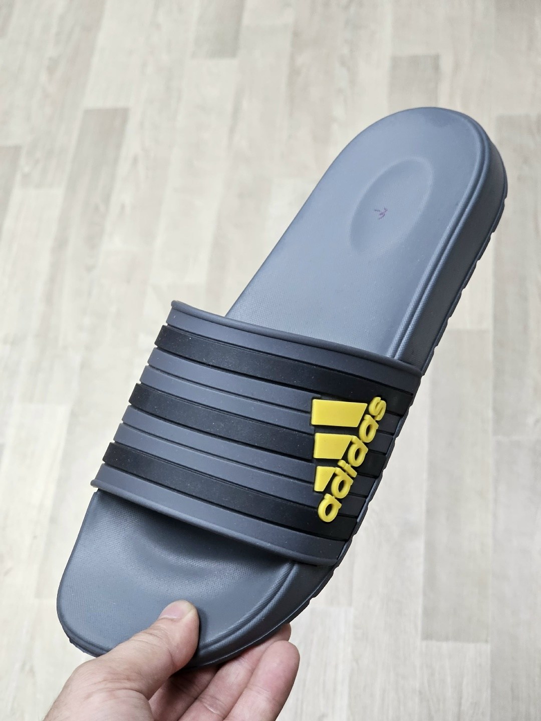 adidas adilette comfort slides,кожаные шлепки мужские адидас,шлепки адидас,шлепанцы adidas adilette comfort,сланцы adidas