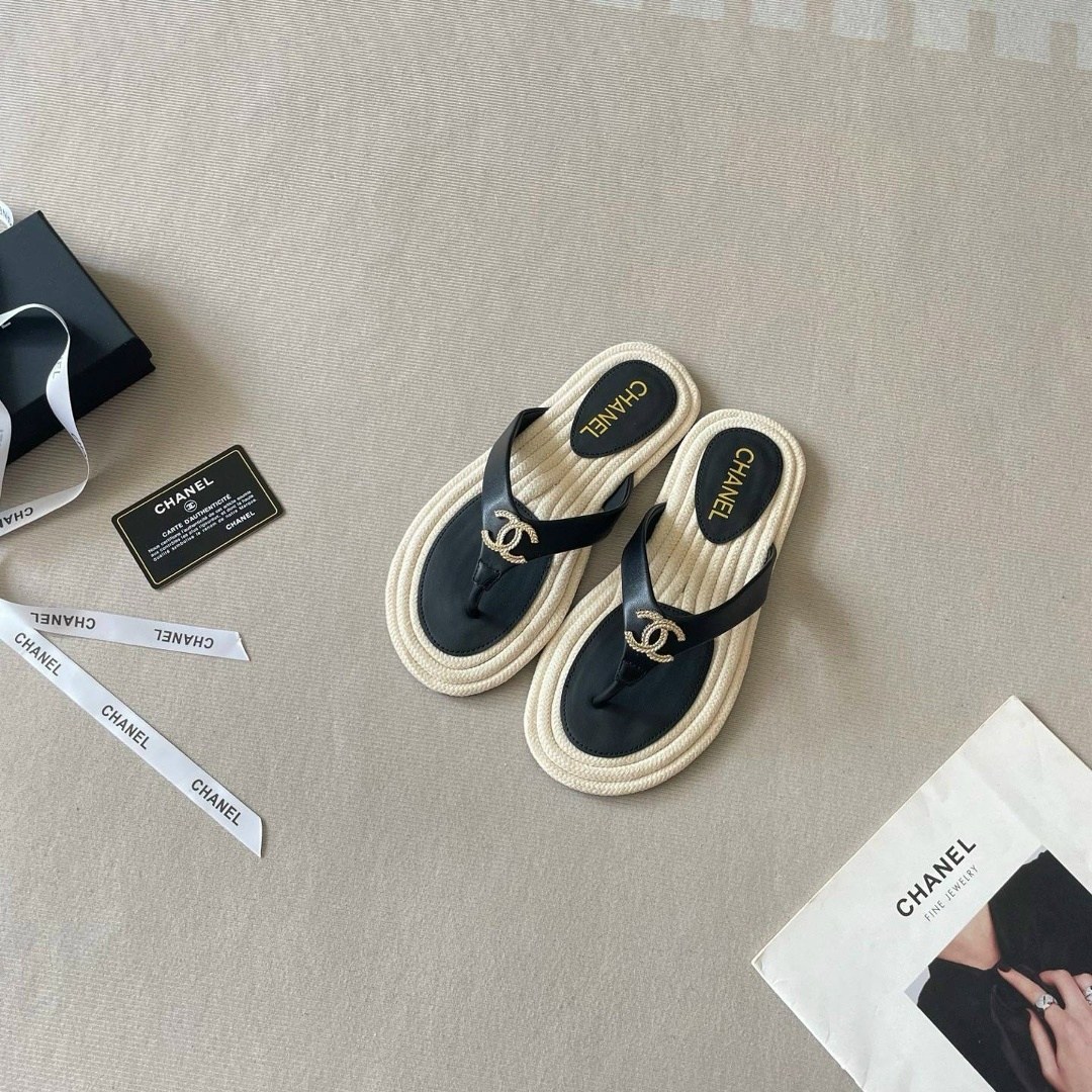 ,шлепанцы chanel,тапочки женские chanel,босоножки шанель,модные тапочки