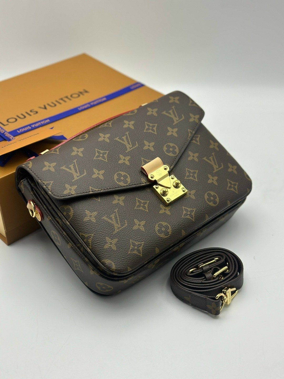 louis vuitton женская сумка,cумка louis vuitton,сумка louis vuitton pochette metis,сумка луи виттон,женская сумка louis vuitton из натуральной кожи