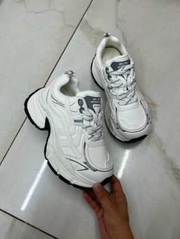 Кроссовки