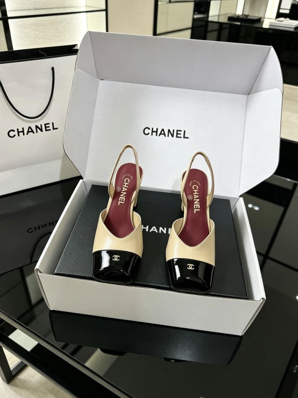 босоножки chanel,chanel туфли,кожаные белые босоножки chanel на среднем каблуке,женские кожаные туфли chanel белые с черным каблук 9,5 см,босоножки шанель на каблуке