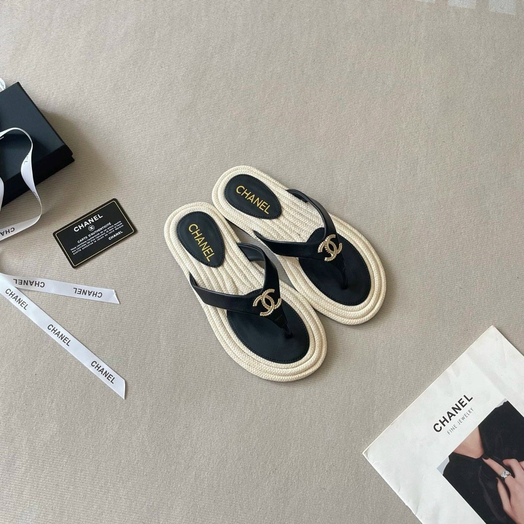 ,шлепанцы chanel,тапочки женские chanel,босоножки шанель,модные тапочки