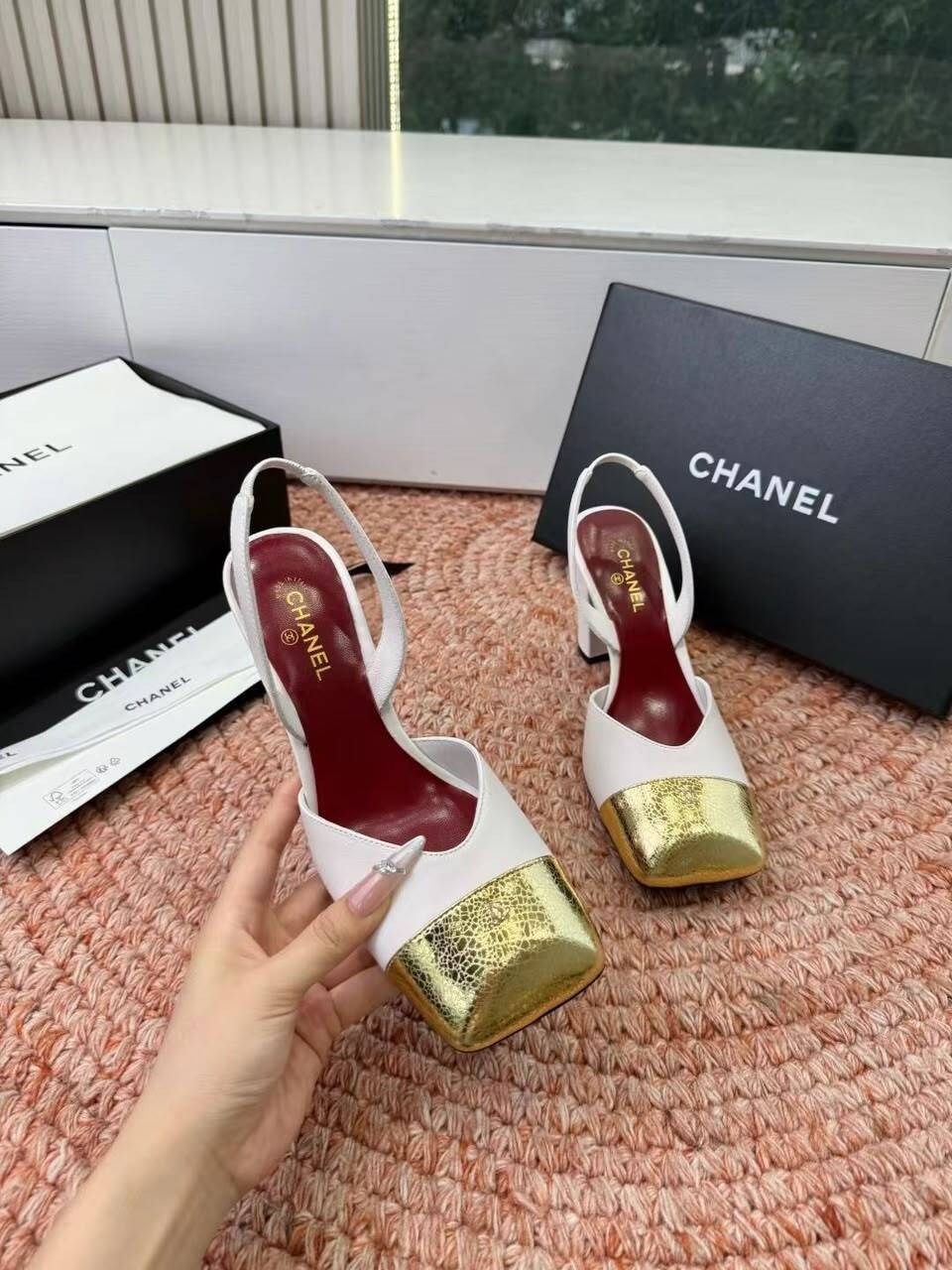 босоножки chanel,chanel туфли,кожаные белые босоножки chanel на среднем каблуке,женские кожаные туфли chanel белые с черным каблук 9,5 см,босоножки шанель на каблуке