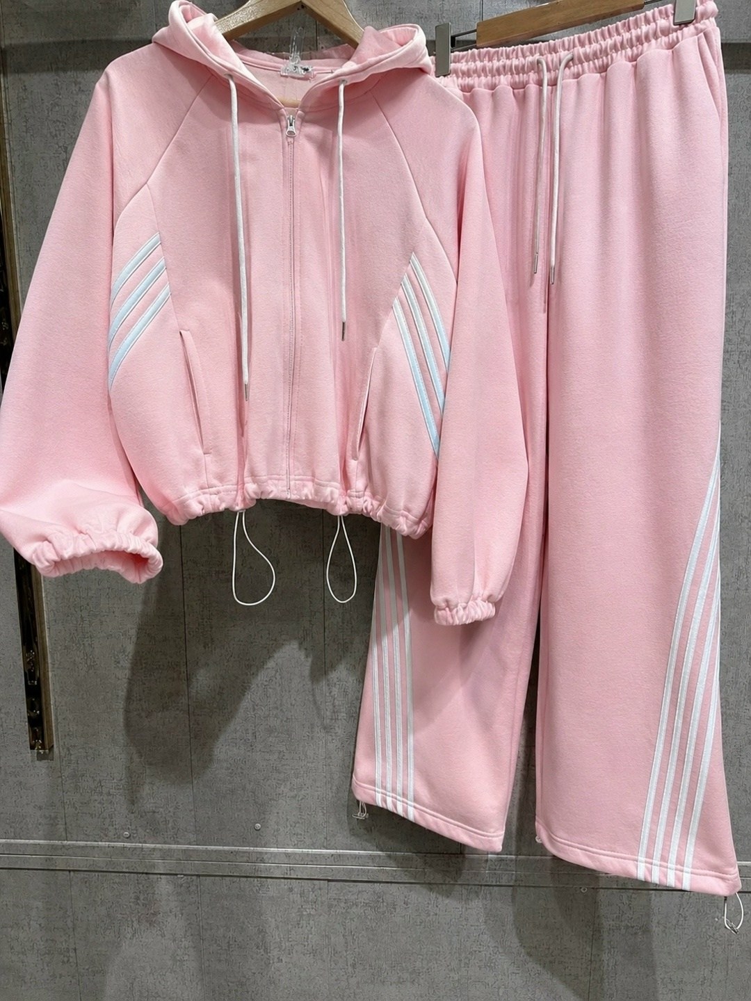 спортивный костюм,спортивный костюм adidas,спортивный костюм спортивные костюмы,костюм спортивный адидас,женский спортивный костюм