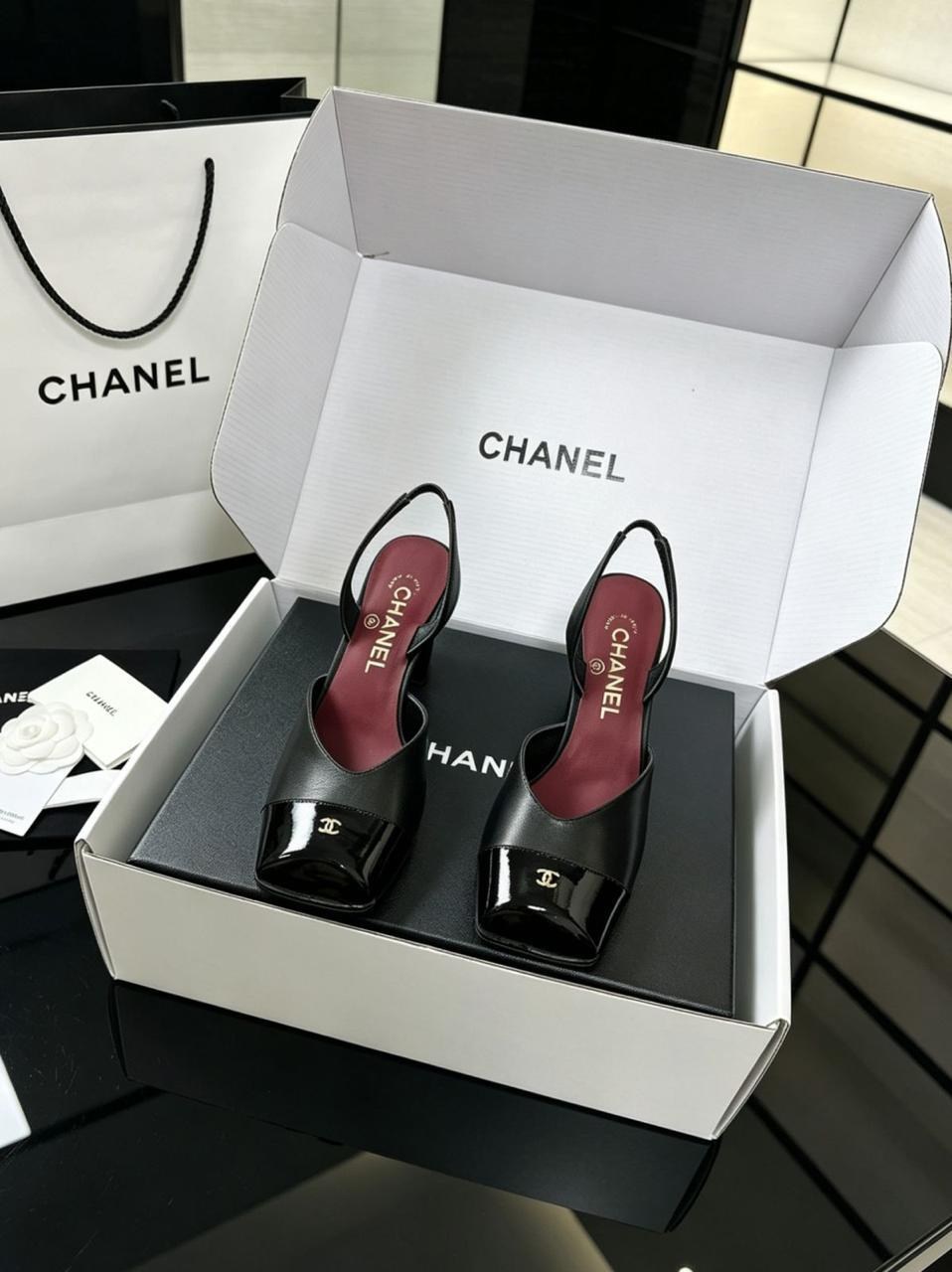 босоножки chanel,chanel туфли,кожаные белые босоножки chanel на среднем каблуке,женские кожаные туфли chanel белые с черным каблук 9,5 см,босоножки шанель на каблуке