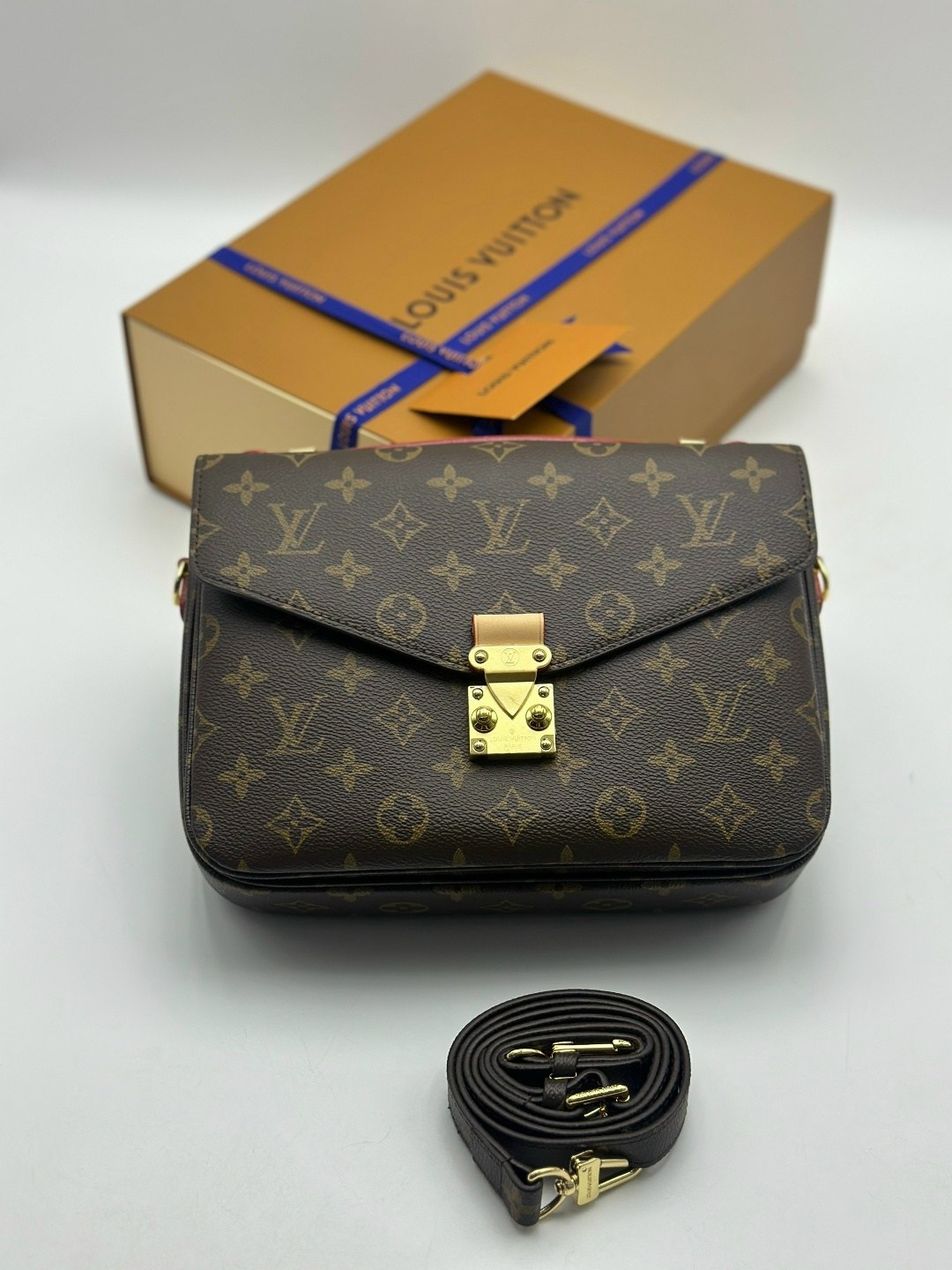 louis vuitton женская сумка,cумка louis vuitton,сумка louis vuitton pochette metis,сумка луи виттон,женская сумка louis vuitton из натуральной кожи