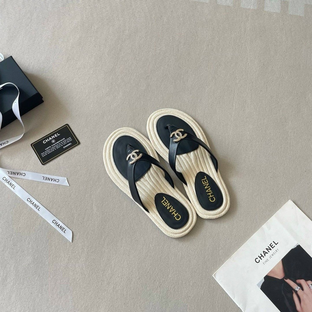 ,шлепанцы chanel,тапочки женские chanel,босоножки шанель,модные тапочки