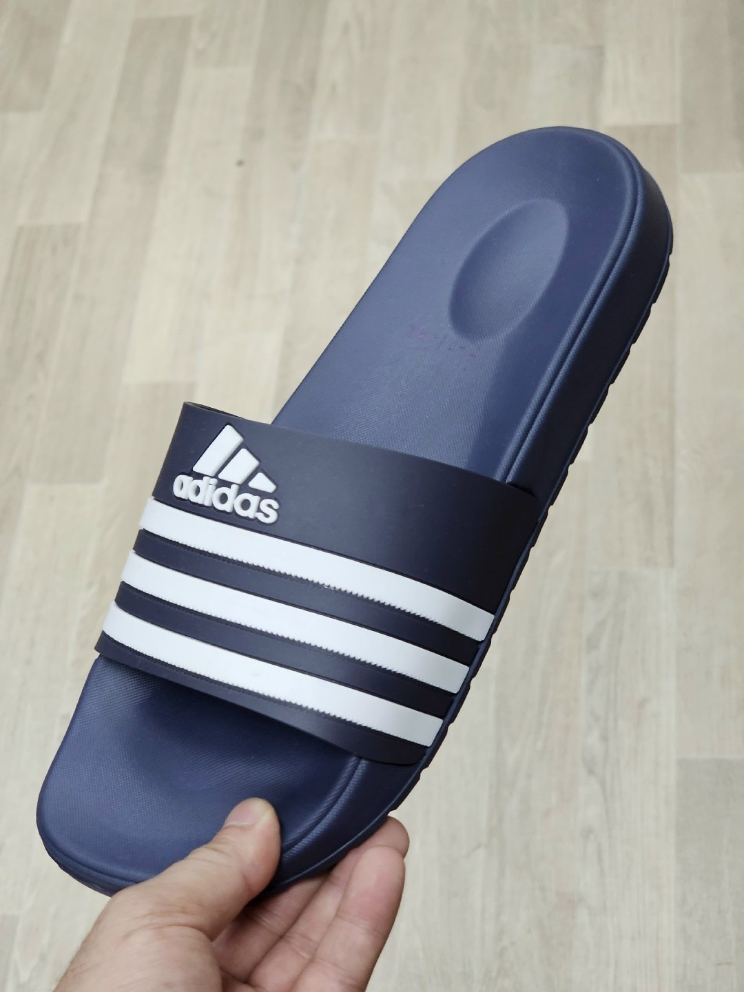 шлепки адидас,тапочки адидас черные,adidas шлепки 2026,шлепанцы adidas,тапки адидас
