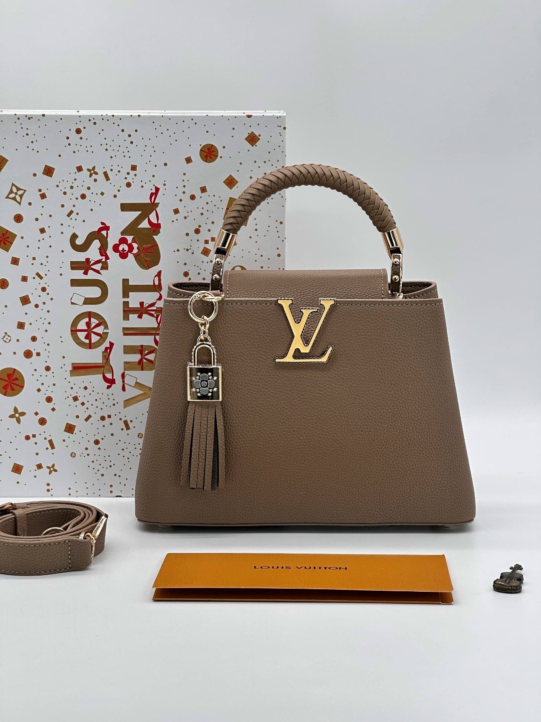 сумка женская louis vuitton,сумка louis vuitton,сумка луи виттон,сумка луи виттон capucines,луи виттон сумка женская