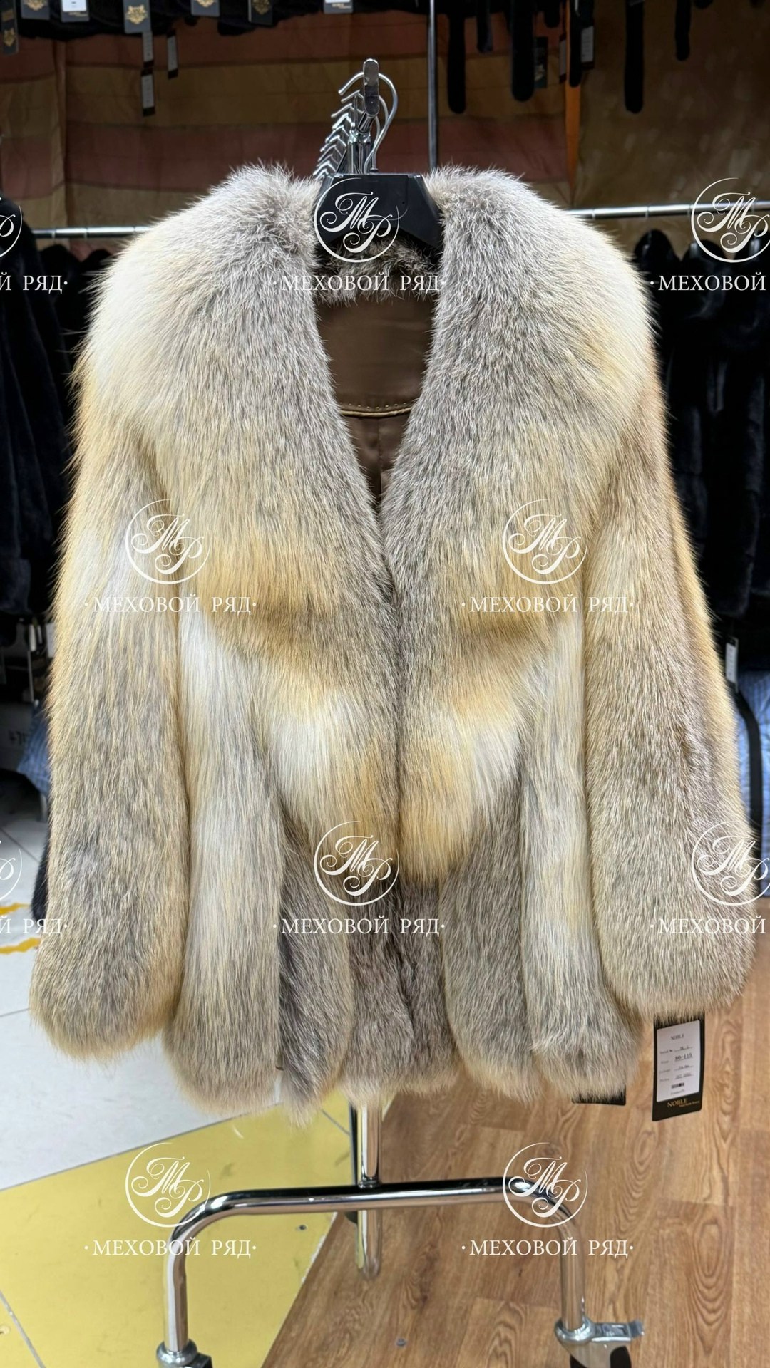 полушубок из аукционного меха лисы fawn light,шуба из лисы,шуба из меха лисы,полушубок из рыжей лисы,шуба из арктической лисы