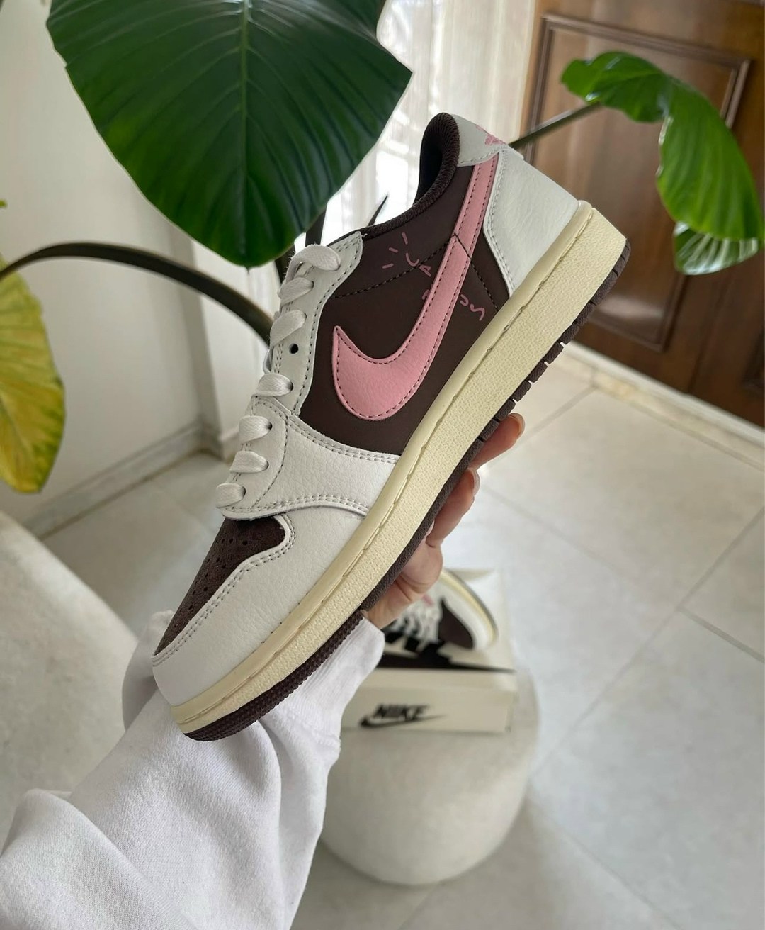 кроссовки air jordan 1 low x travis scott,кроссовки nike air jordan 1 low x travis scott,кроссовки замша,кроссовки nike air jordan 1,кеды travis scott x air jordan 1 pink oxford