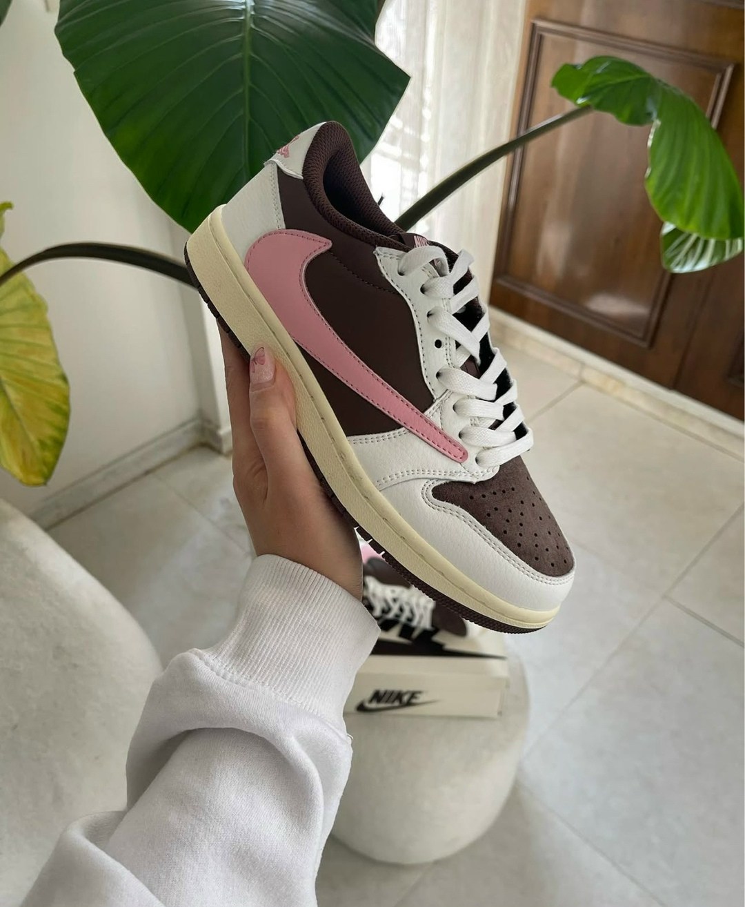кроссовки air jordan 1 low x travis scott,кроссовки nike air jordan 1 low x travis scott,кроссовки замша,кроссовки nike air jordan 1,кеды travis scott x air jordan 1 pink oxford