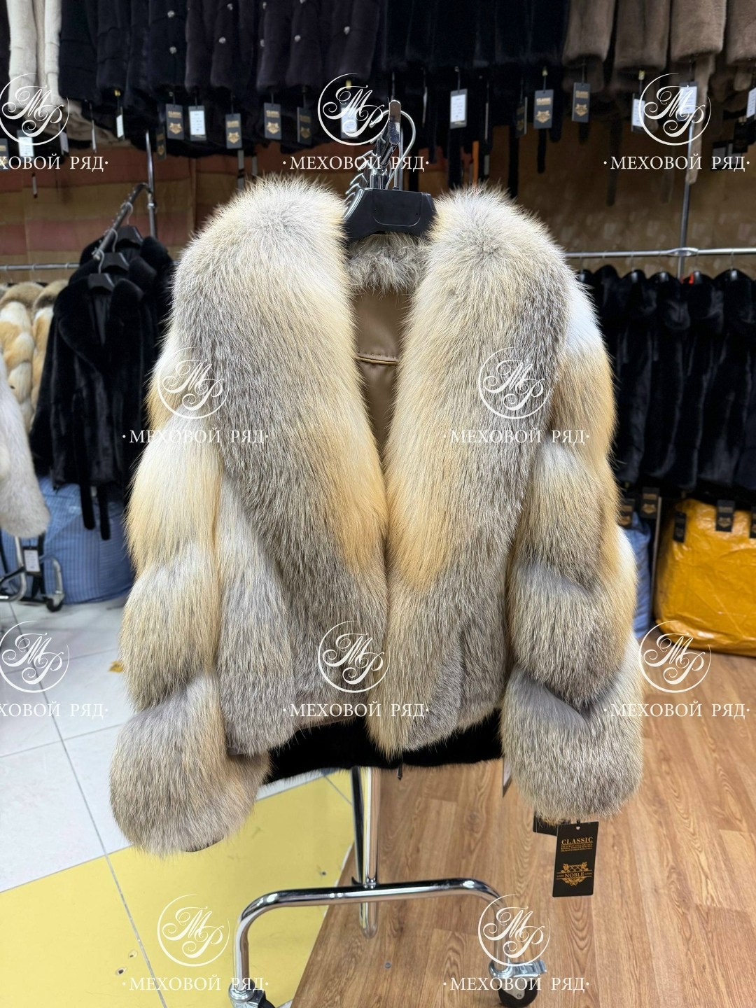 шуба из меха лисы,шуба из лисы,полушубок из лисы,полушубок из аукционного меха лисы fawn light,лиса шуба