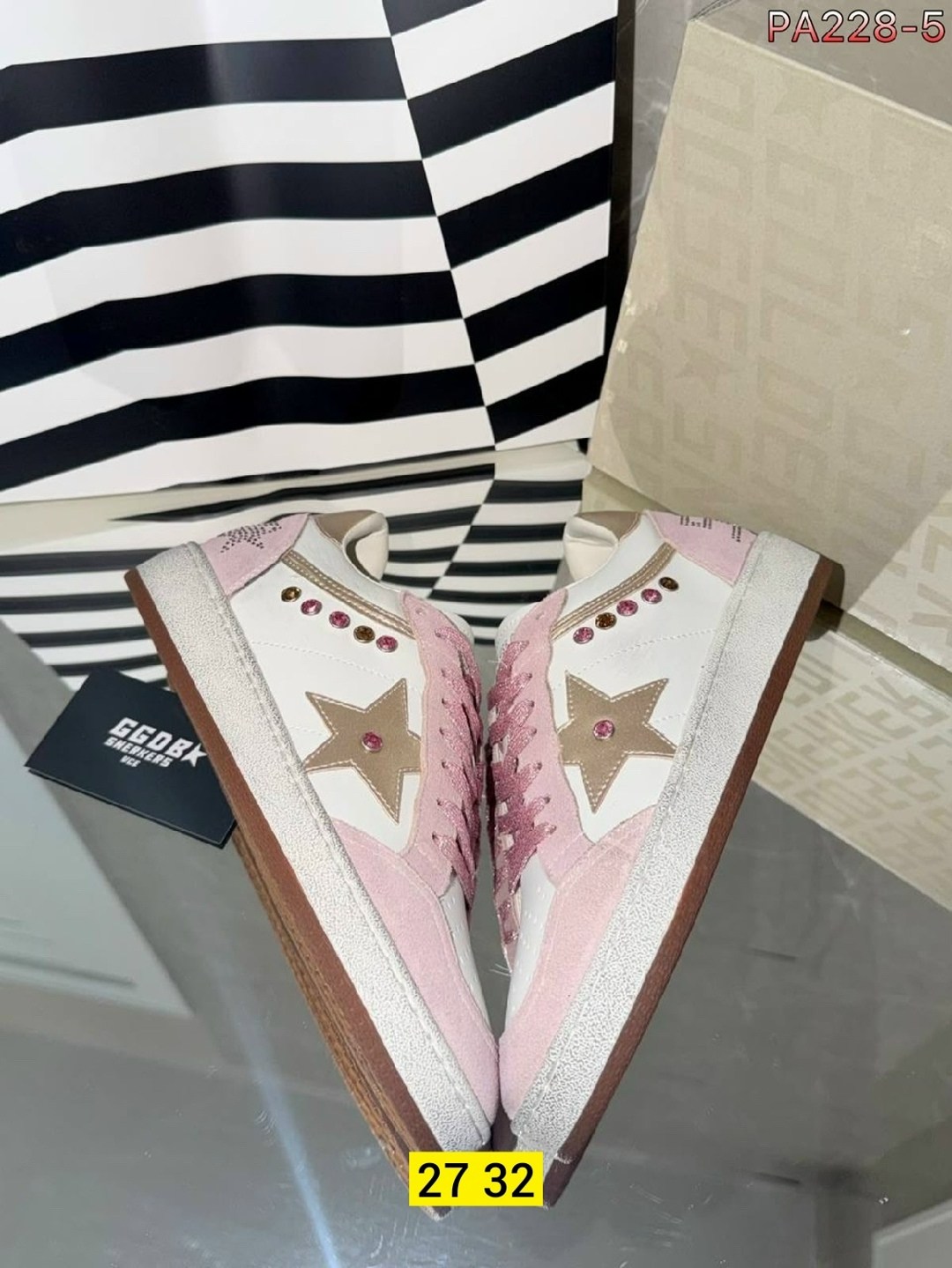 ,бело-розовые кроссовки golden goose со звездами,кроссовки golden goose,кеды golden goose,женские кроссовки