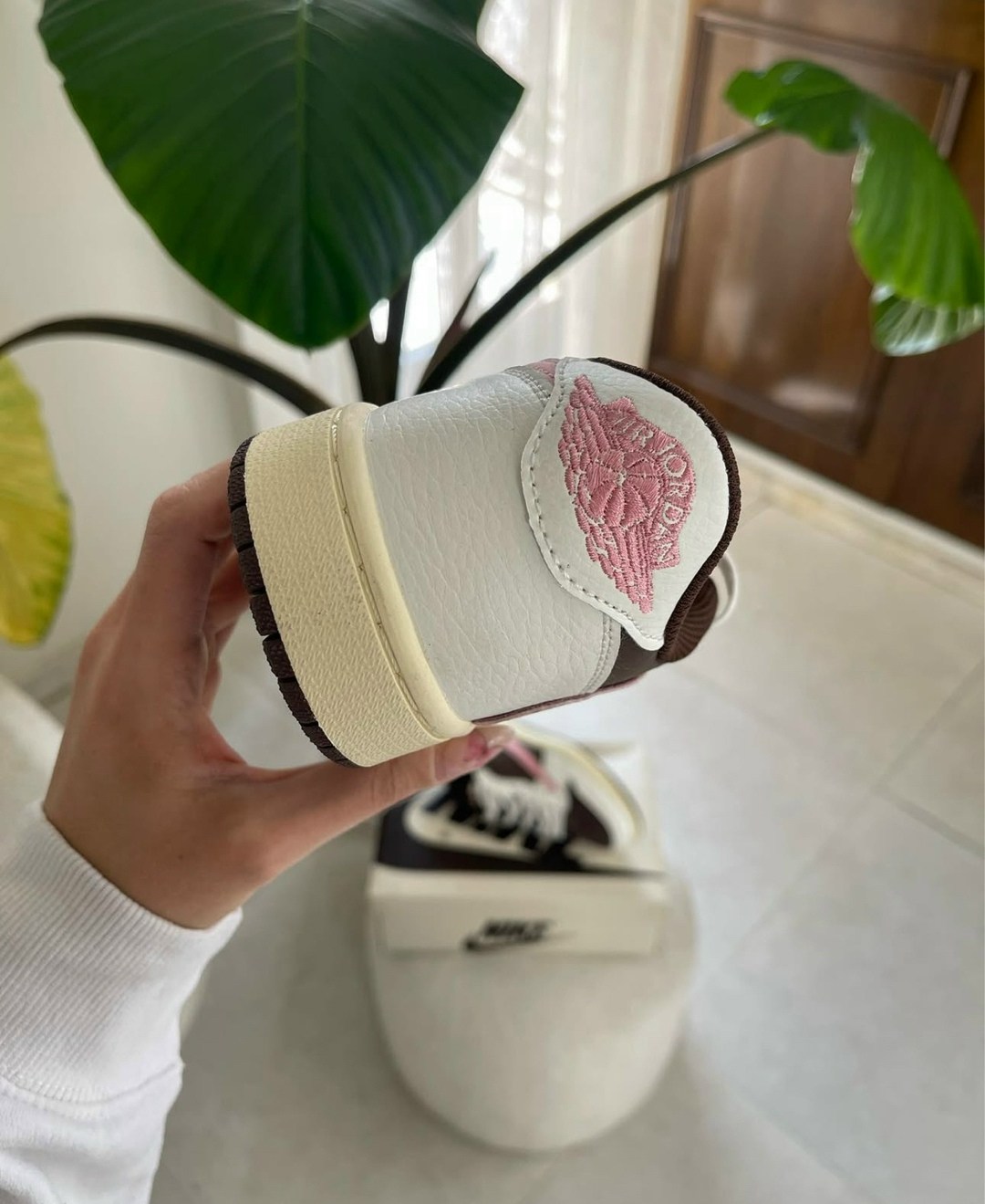 кроссовки air jordan 1 low x travis scott,кроссовки nike air jordan 1 low x travis scott,кроссовки замша,кроссовки nike air jordan 1,кеды travis scott x air jordan 1 pink oxford