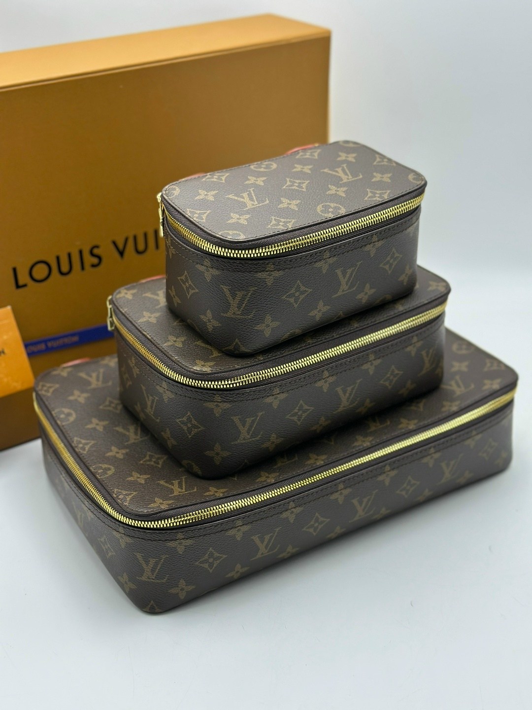 косметичка louis vuitton,луи виттон косметичка,косметичка луи витон оригинал,louis vuitton косметичка louis vuitton,большая косметичка louis vuitton