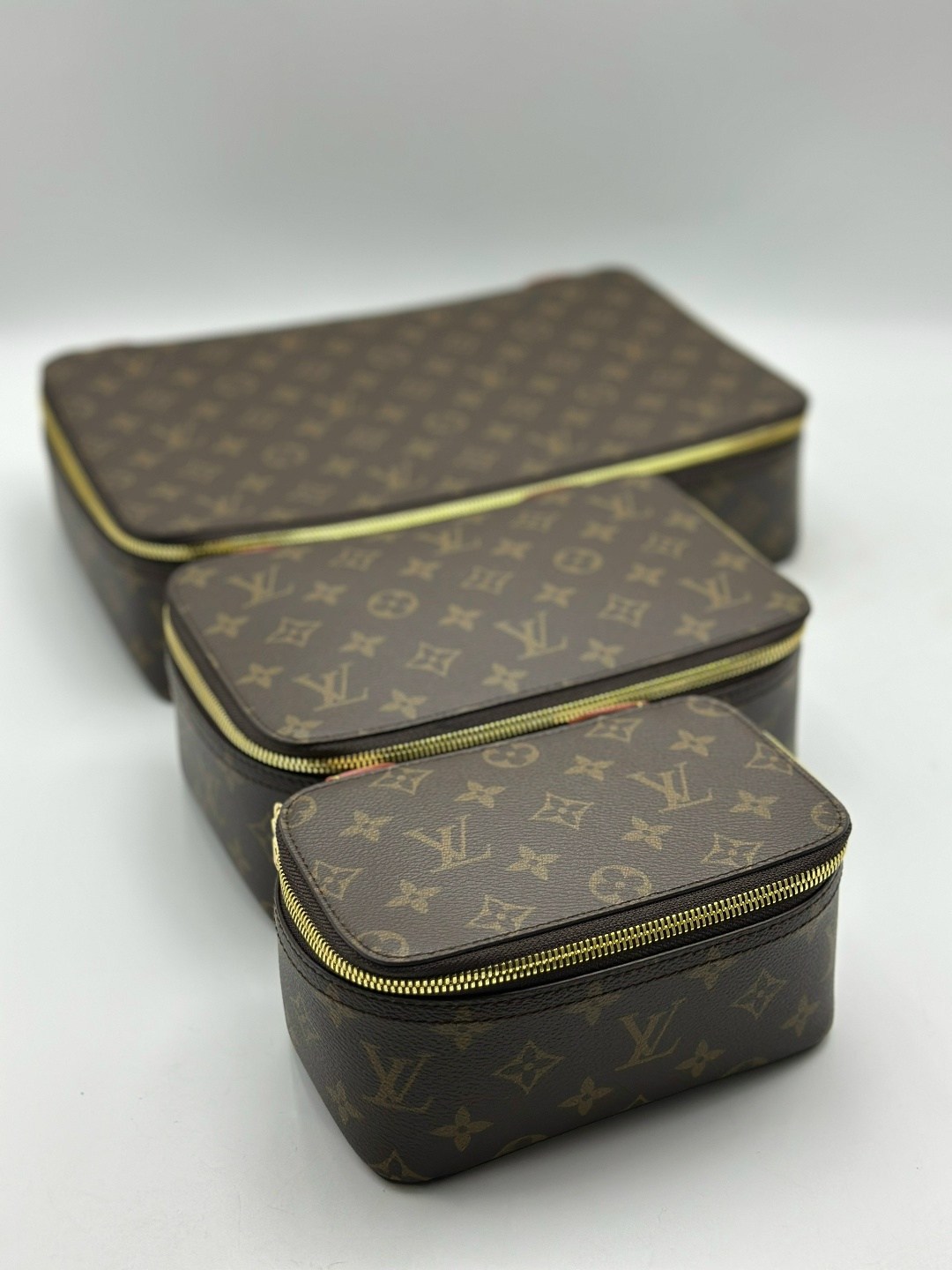 косметичка louis vuitton,луи виттон косметичка,косметичка луи витон оригинал,louis vuitton косметичка louis vuitton,большая косметичка louis vuitton