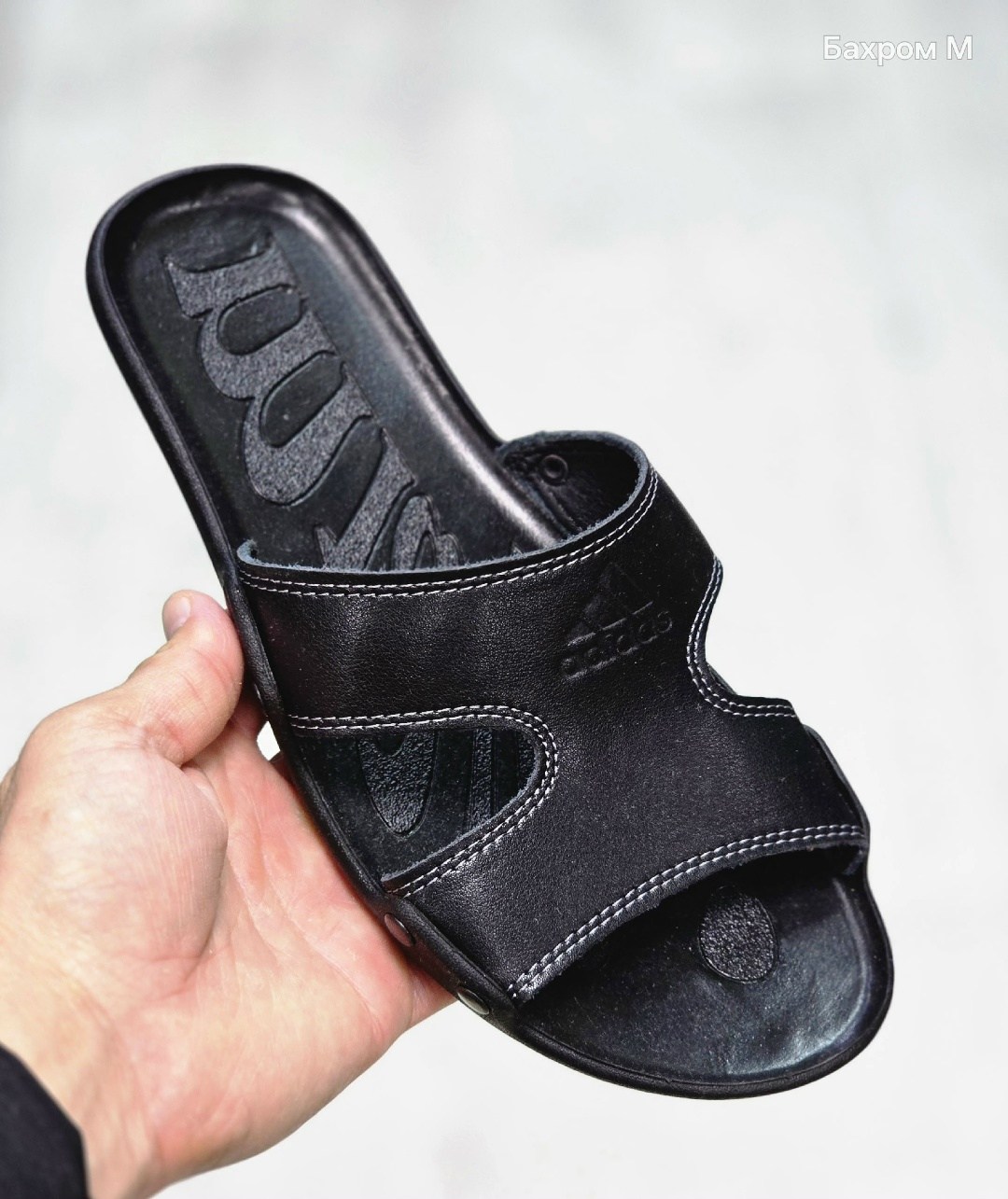 кожаные сланцы adidas,шлепанцы adidas,шлепки мужские,шлепанцы мужские,кожаные шлепки мужские адидас