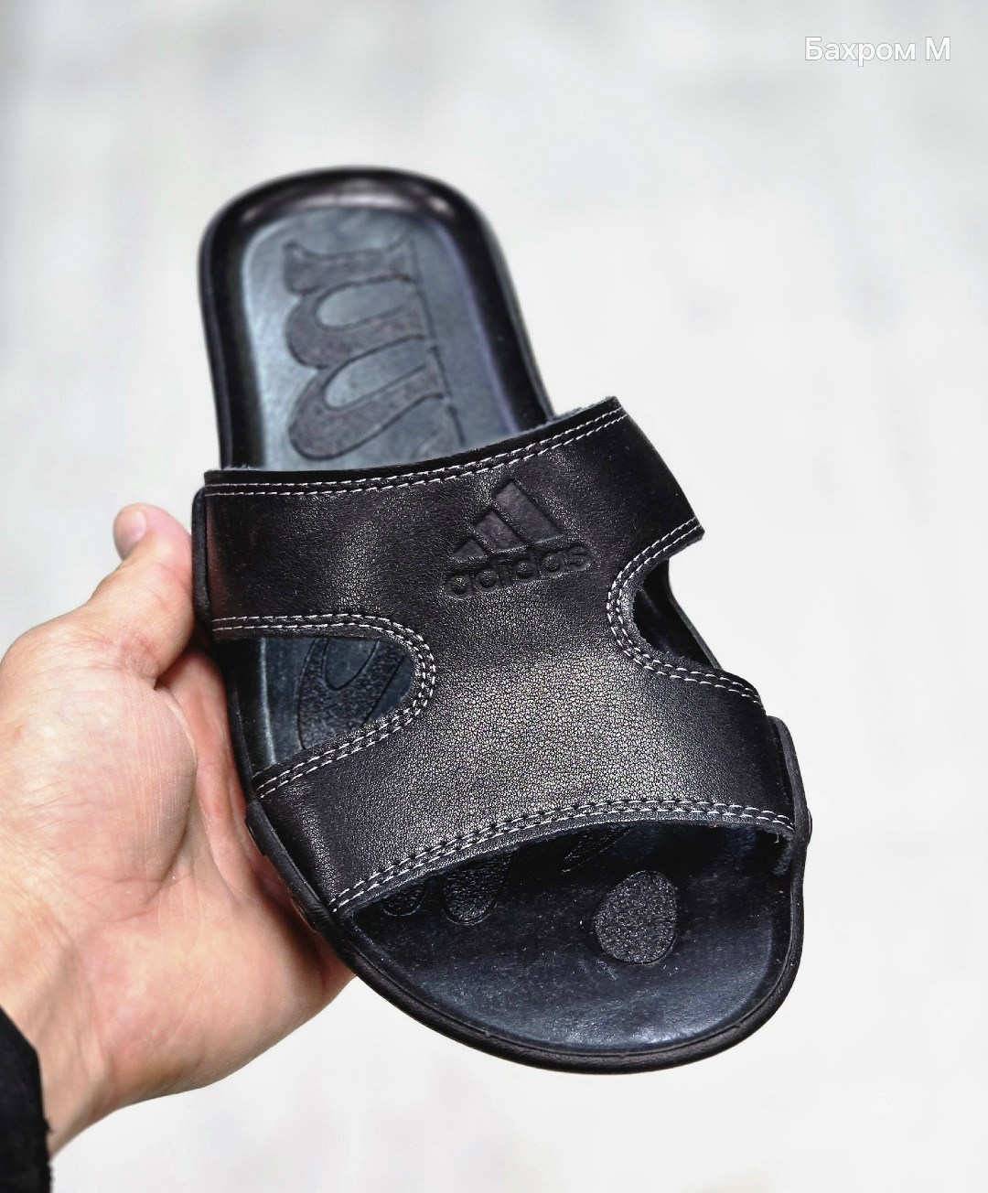 кожаные сланцы adidas,шлепанцы adidas,шлепки мужские,шлепанцы мужские,кожаные шлепки мужские адидас
