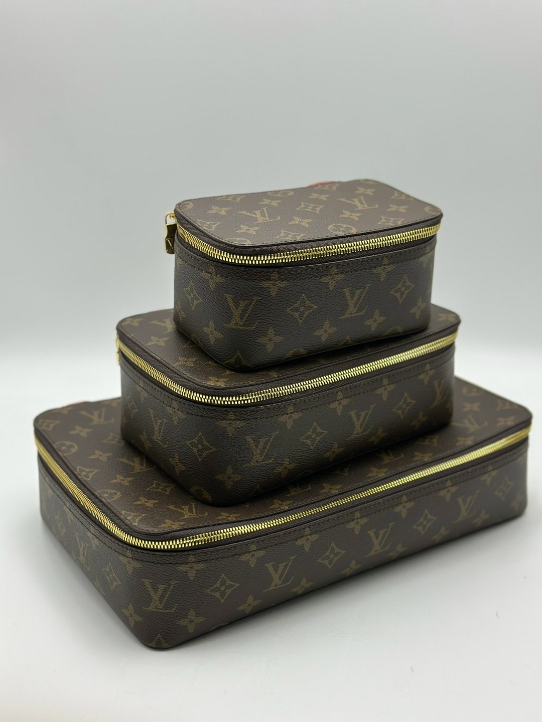 косметичка louis vuitton,луи виттон косметичка,косметичка луи витон оригинал,louis vuitton косметичка louis vuitton,большая косметичка louis vuitton