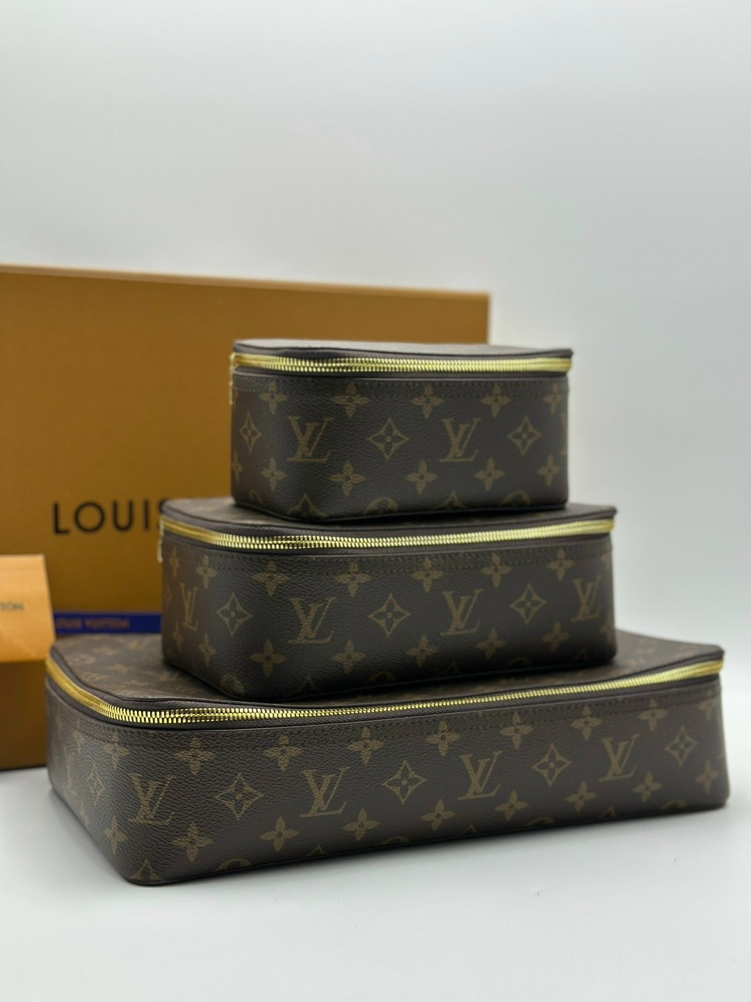 косметичка louis vuitton,луи виттон косметичка,косметичка луи витон оригинал,louis vuitton косметичка louis vuitton,большая косметичка louis vuitton