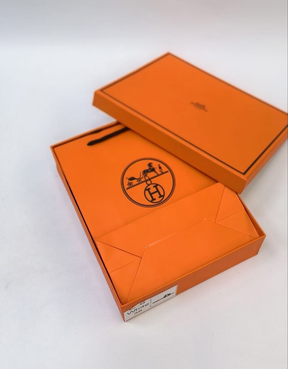 шлепки hermes женские,шлепанцы hermes,тапки hermes женские,шлепки hermes,hermes белые кожаные сандалии