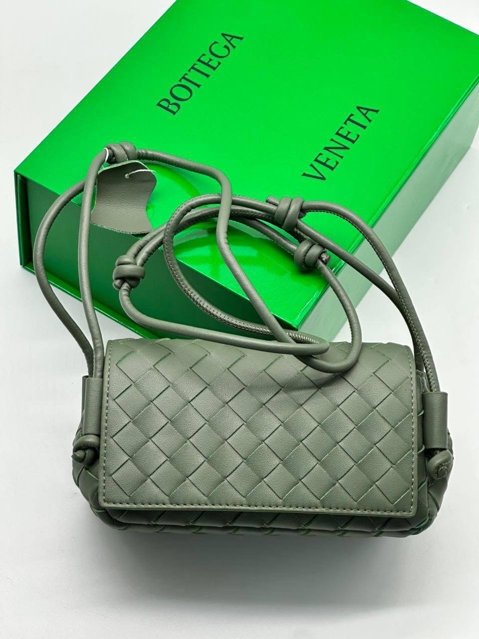 женская сумка bottega veneta,bottega veneta сумка,сумка,сумочки,кожаная сумка через плечо с петлей bottega veneta коричневый
