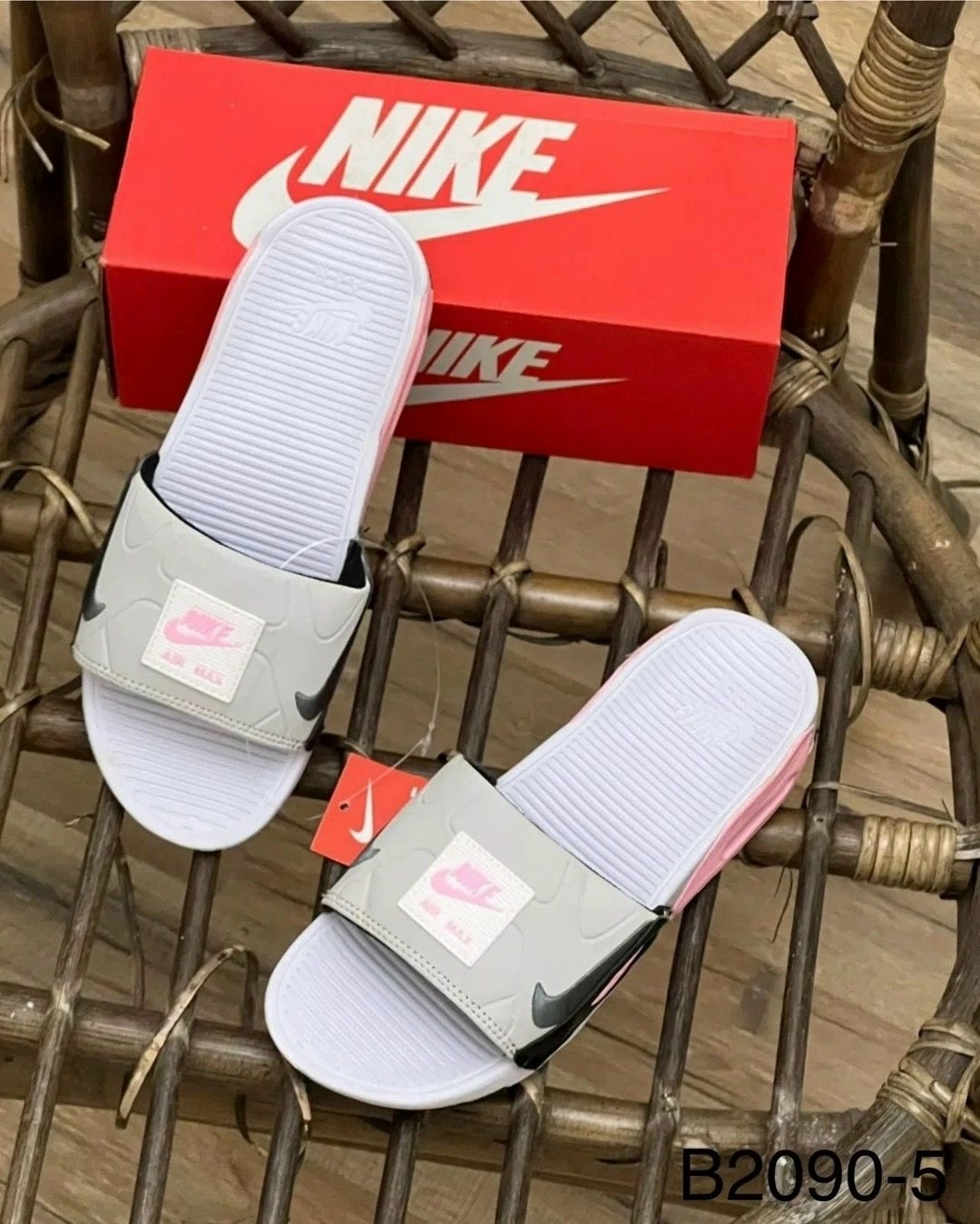 белые шлепанцы nike benassi,nike slides,спортивные тапочки,шлепанцы мужские,nike benassi jdi