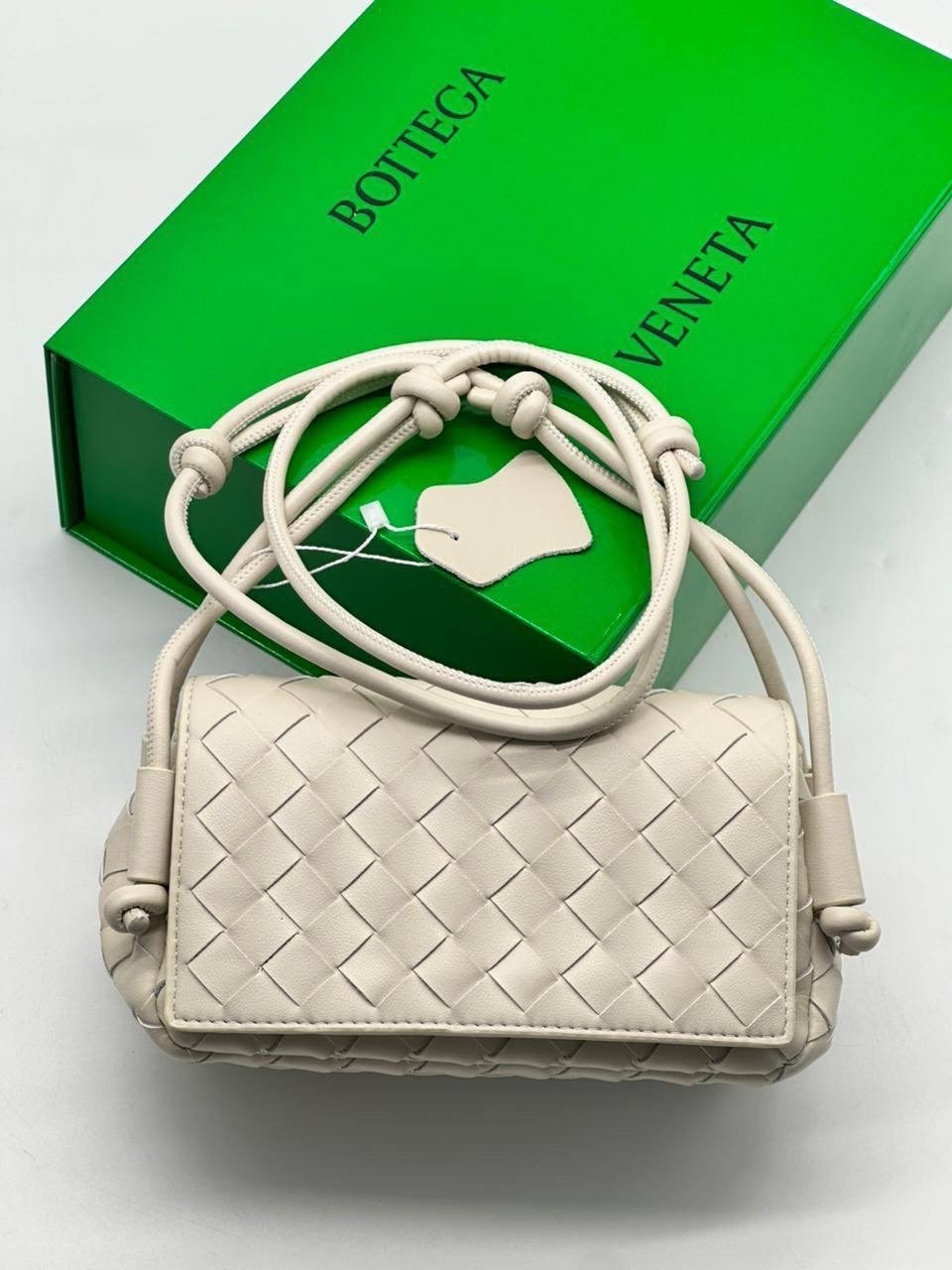 женская сумка bottega veneta,bottega veneta сумка,сумка,сумочки,кожаная сумка через плечо с петлей bottega veneta коричневый