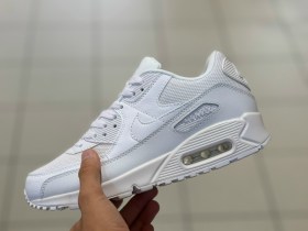 Кроссовки