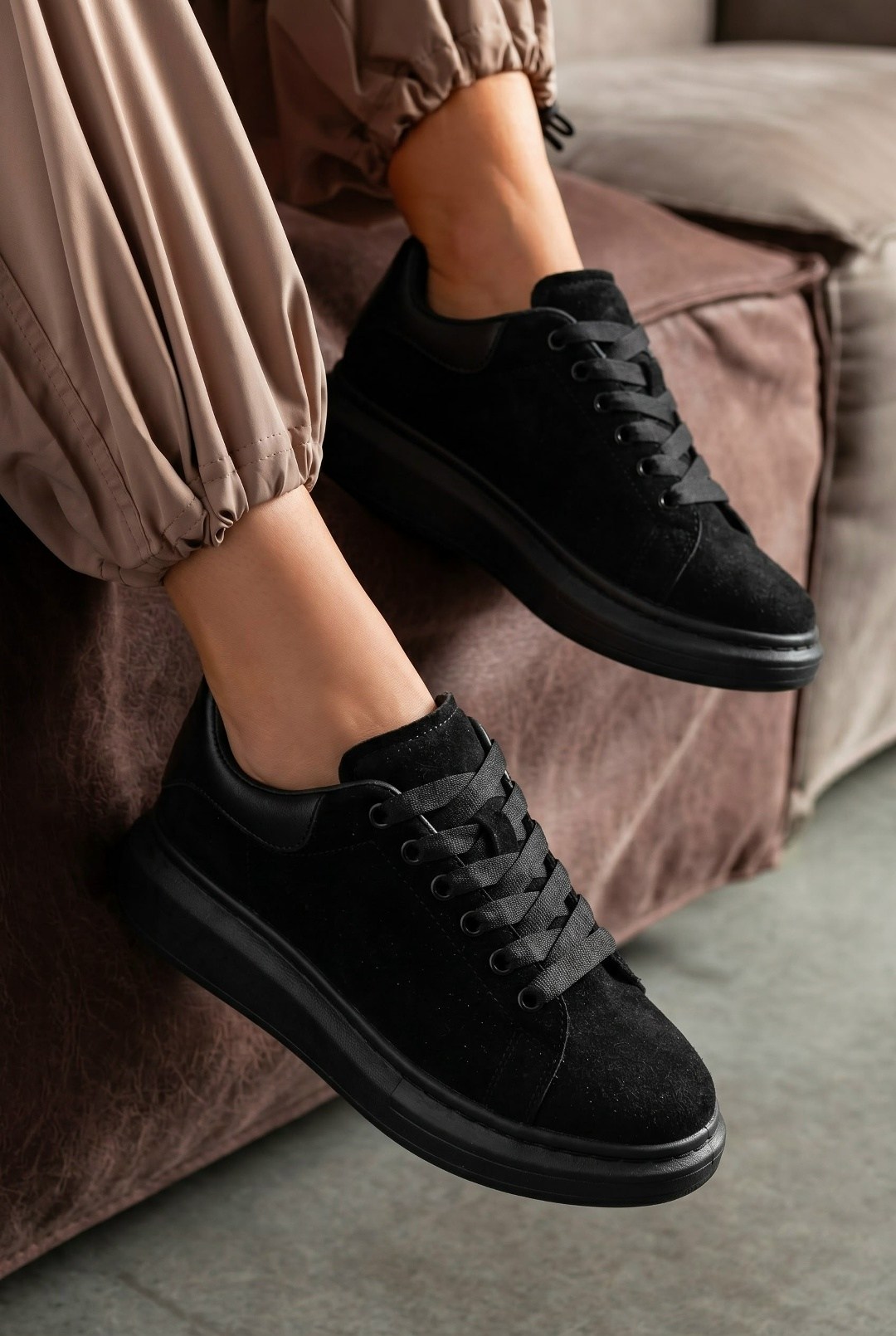 ,кроссовки alexander mcqueen,alexander mcqueen кроссовки женские,белые кроссовки,женские кроссовки
