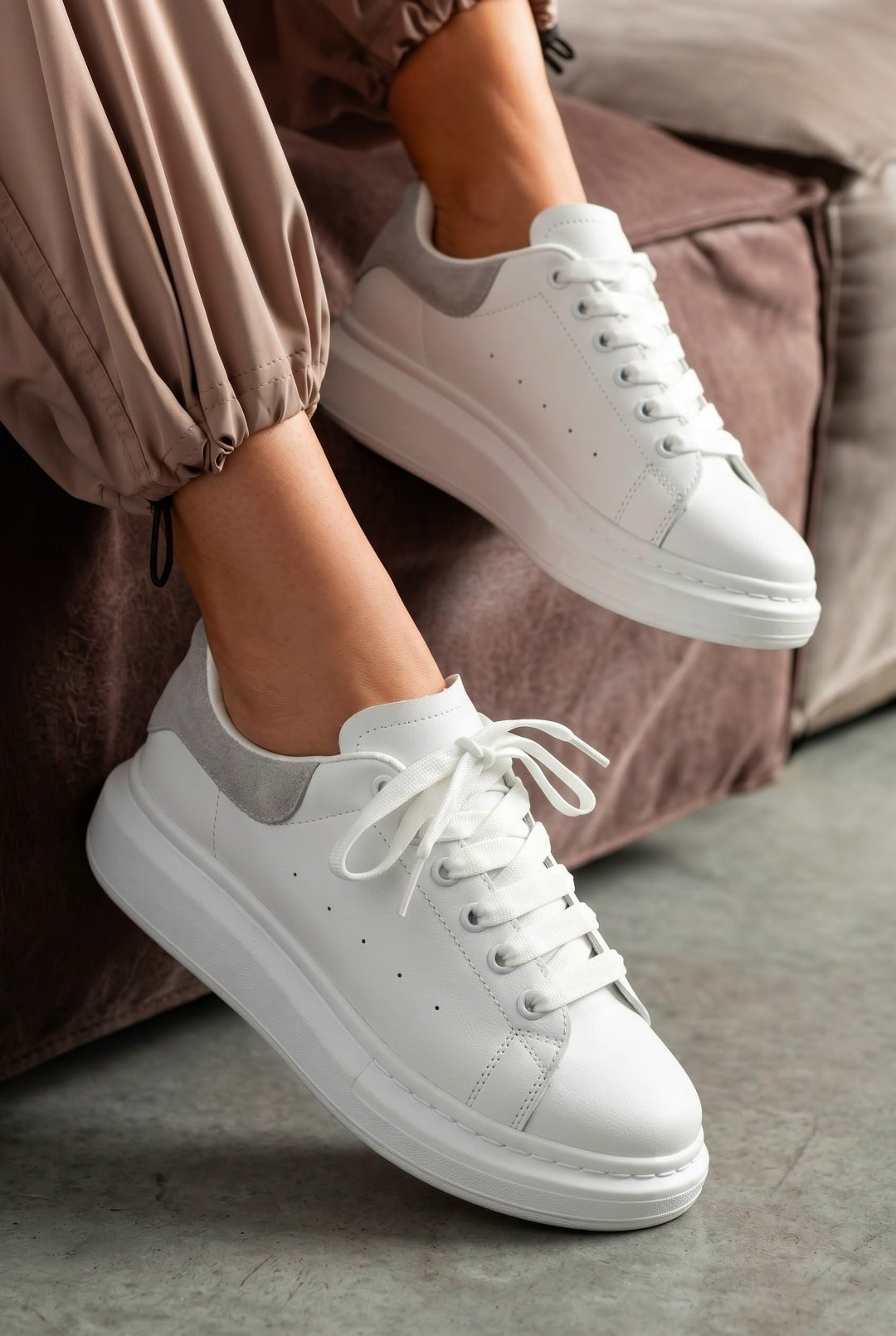 ,кроссовки alexander mcqueen,alexander mcqueen кроссовки женские,белые кроссовки,женские кроссовки