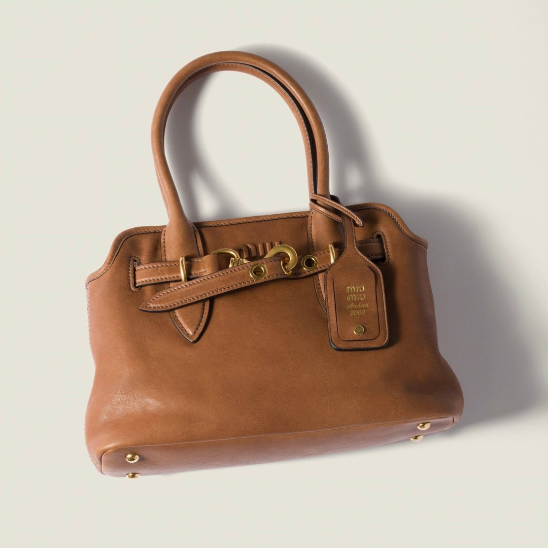 сумка miu miu,сумка тоут женская,сумка тоут miu miu,сумка prada бежевая кожа,бежевая сумка