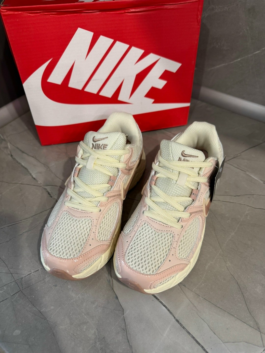 кроссовки,кроссовки nike,женские кроссовки nike,женские кроссовки,кроссовки nike v 5 rnr