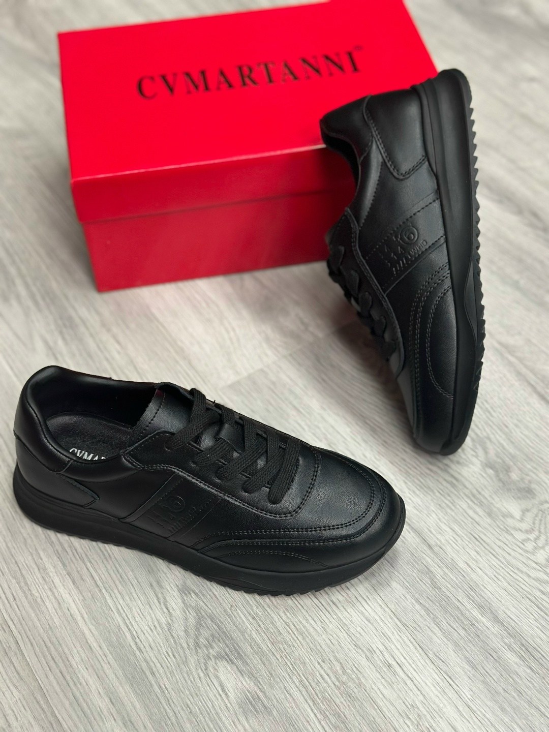 кроссовки valentino,,спортивная ,кожаные кроссовки valentino garavani,брендовая