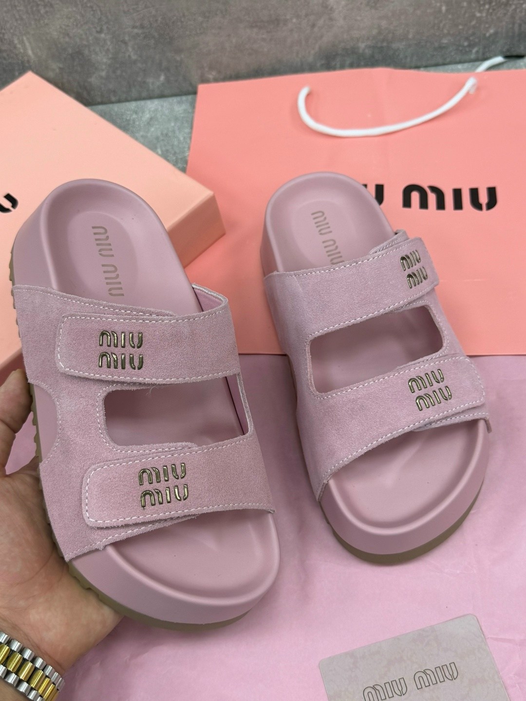 ,шлепанцы miu miu,женские шлепанцы, женская,тапочки miu miu