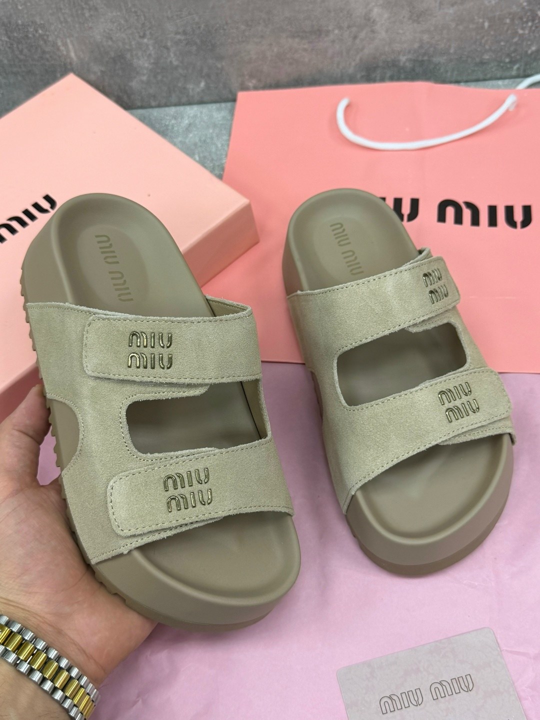,шлепанцы miu miu,женские шлепанцы, женская,тапочки miu miu