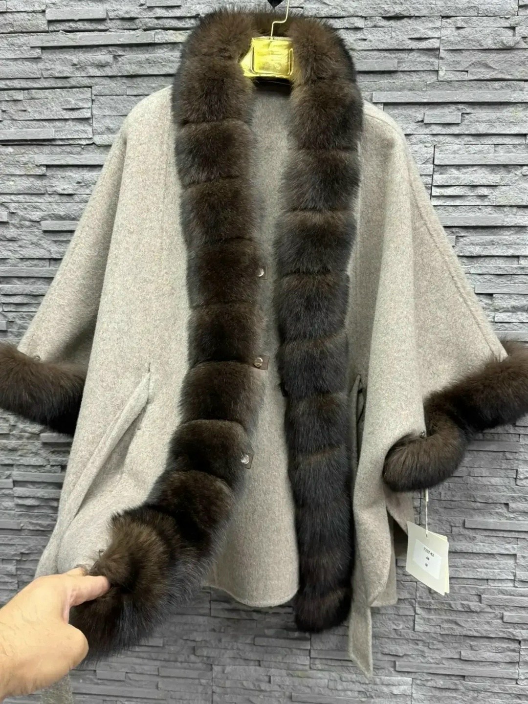 пальто с мехом,пончо с мехом,пальто пончо,меховое пончо,меховая накидка