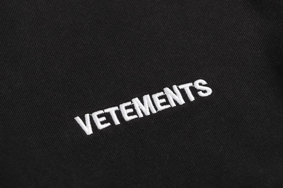 толстовка на молнии из новой коллекции от vetements,толстовка с капюшоном,толстовка vetements,толстовка,худи