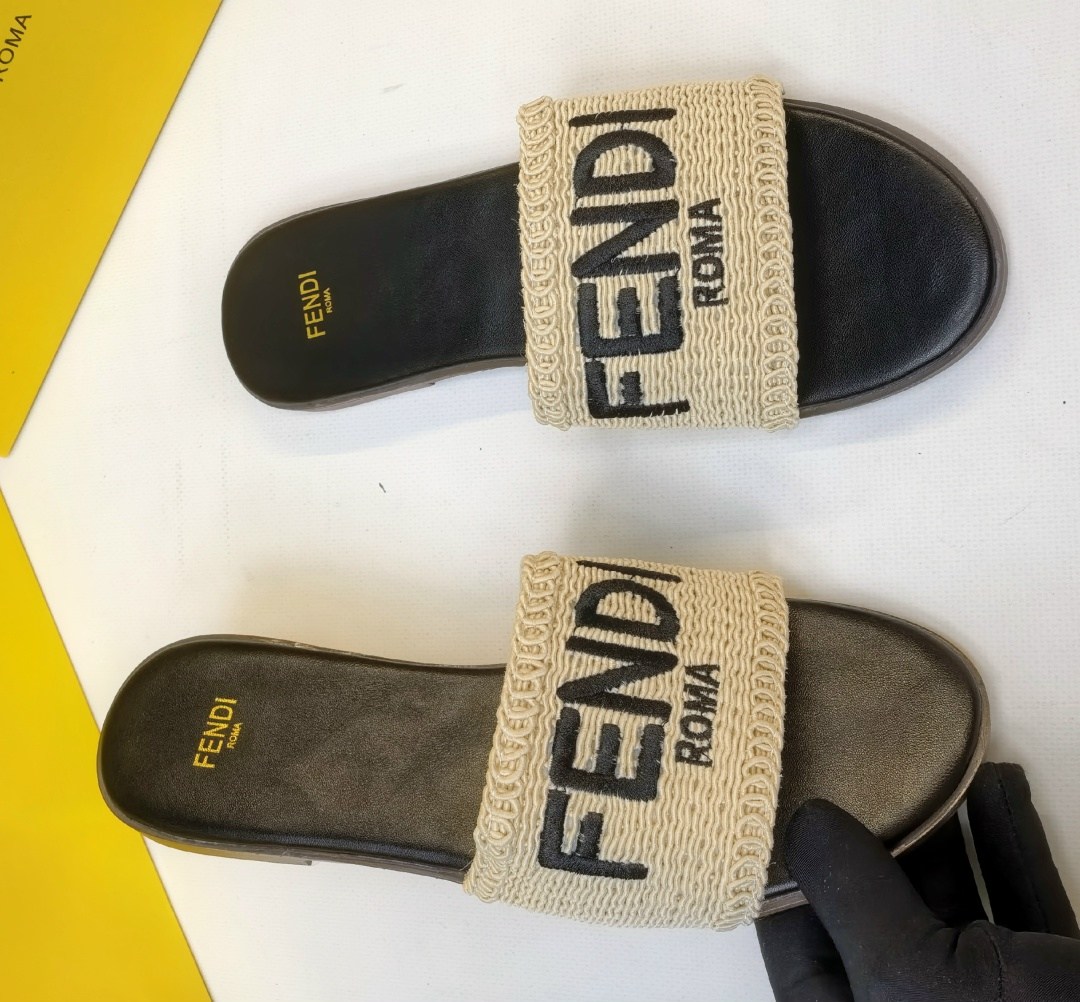 шлепки фенди,шлепанцы fendi,тапочки fendi,шлепки фенди женские,